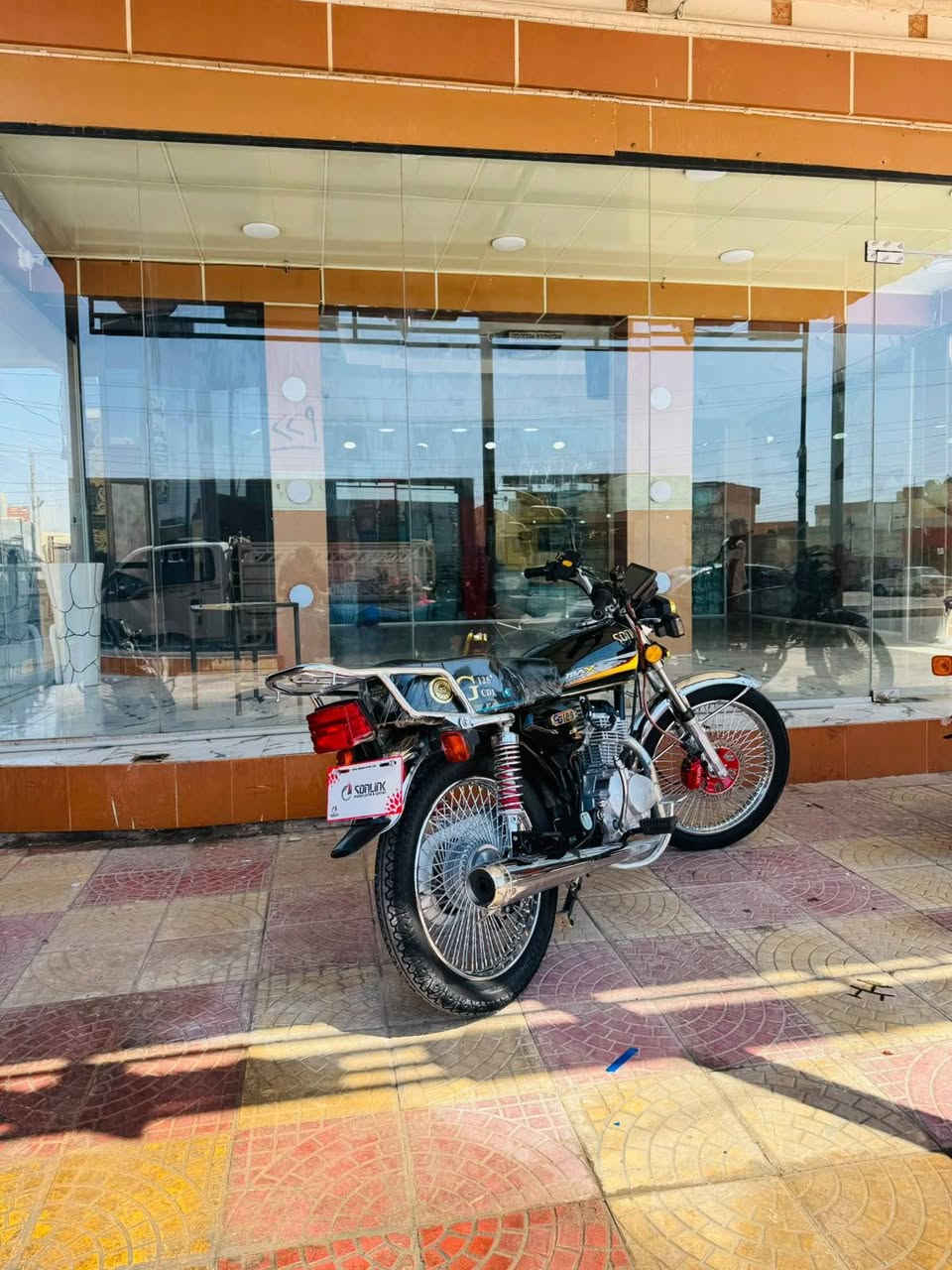 السلام عليكم موطور سولنك للبيع موديل 25 ماصار شهر من شديتو بعدو نظيف برقي ما تحط علي السعر خاص *********** رقم الهاتف
