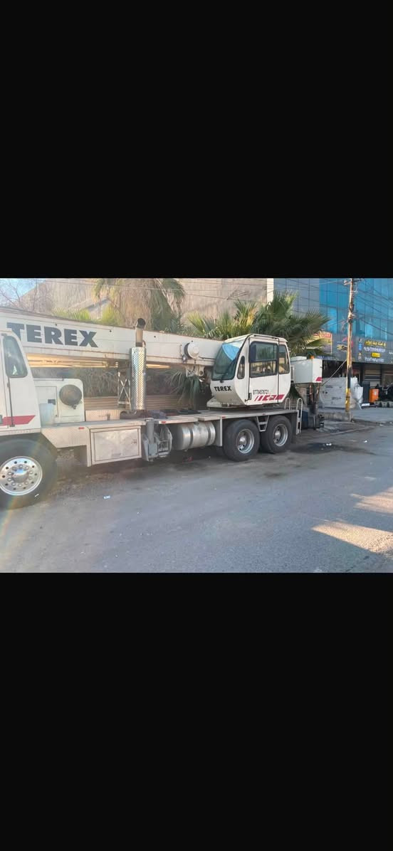 السلام عليكم من رخصت الادمن كرين تركس 35 طن الببيع 3 سلايتات  رقم بغداد شرط  التحويل  اني ممتواجد على فيس هاذ رقم صاحب الكرين ***********
