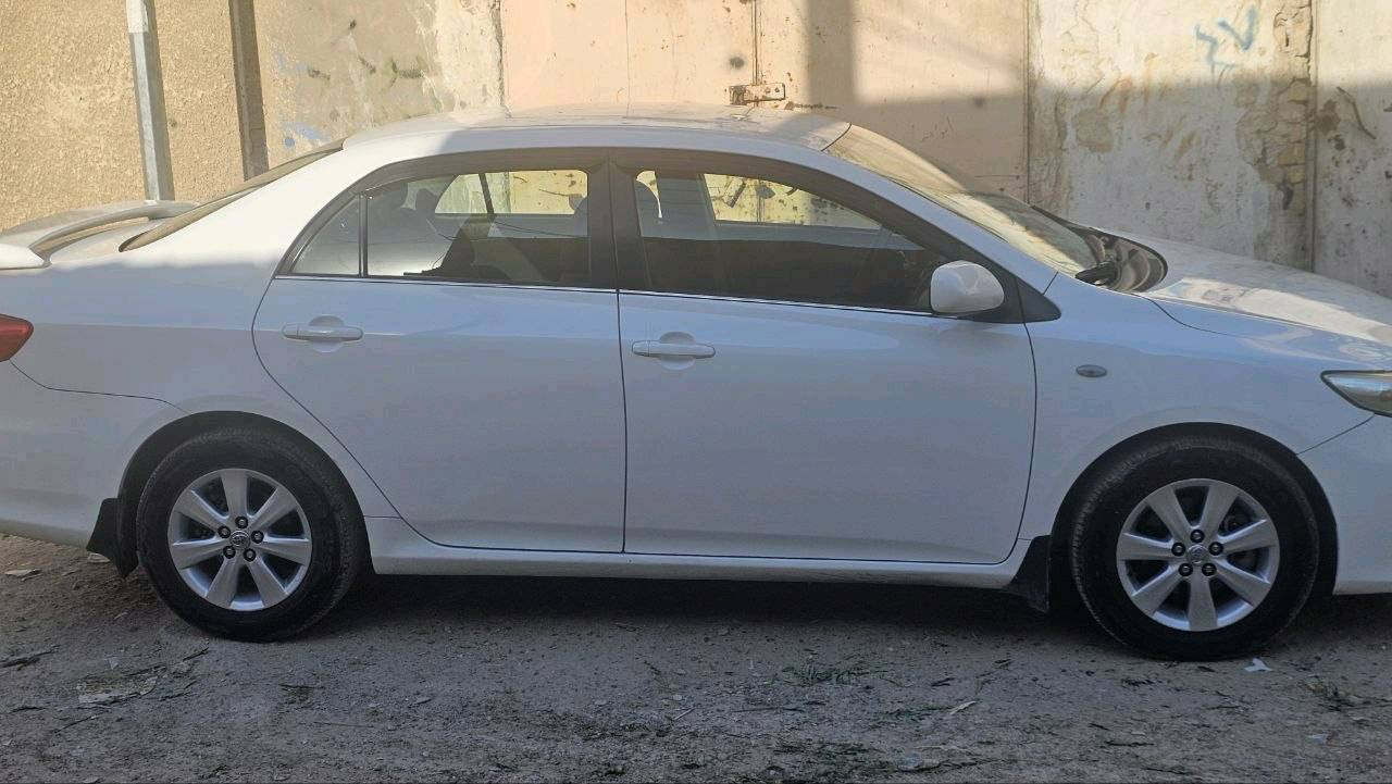 كورولا 2011 xle وارد خليجي ماشيه 170000 نظيفه بدون صبغ و كيرها جديد مالقص و بيها بارد باب السايق بدون صبغ و السياره محوره غاز