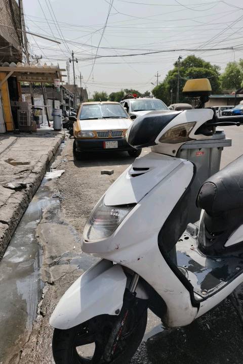 سكنس ياباني 🇯🇵🛵 . 
كهربائيات كلها شغاله🎇 . 
 نقصهة بس سبايدر و قبعق بك لايت بس القبق
 بيها منضومه زنون عالي ناصي 💡

سعر 400 الف  
بيها مجال حك الجيه مو شراي لتعبني 
