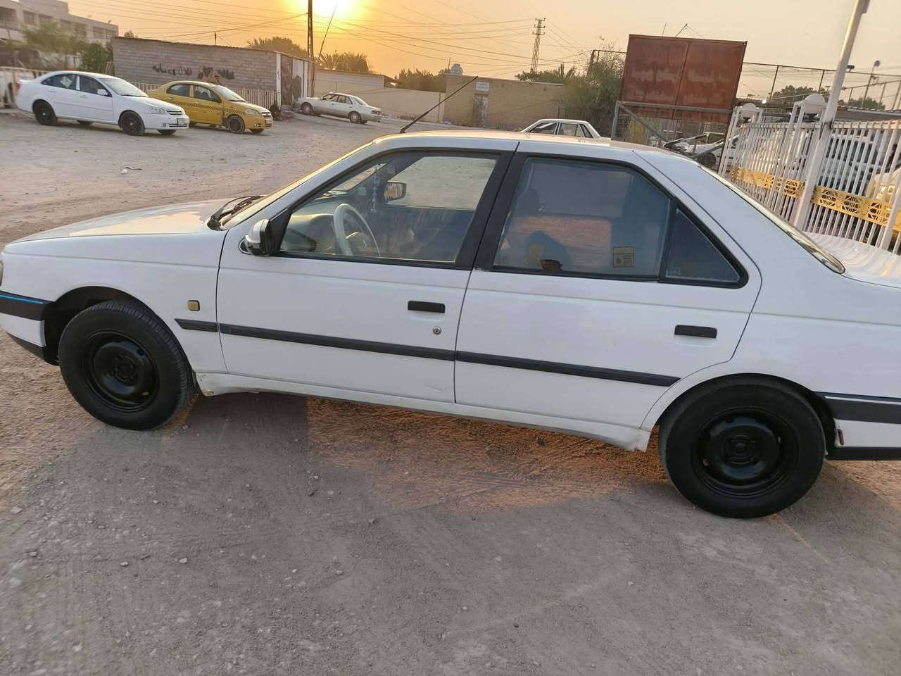 سلام عليكم بيجو 405 جلاكص للبيع مديل12 كفاله من تبديل وضربه وصبغ جاهزه لايت زنون سنتر لك كير مكينه حداديه تبريد ثلج سنويه ل27 جاهزه معايزه كلشي وبل عافيه عل ياخذها 44 وبيها مجال مكان نجف مشخاب ***********

