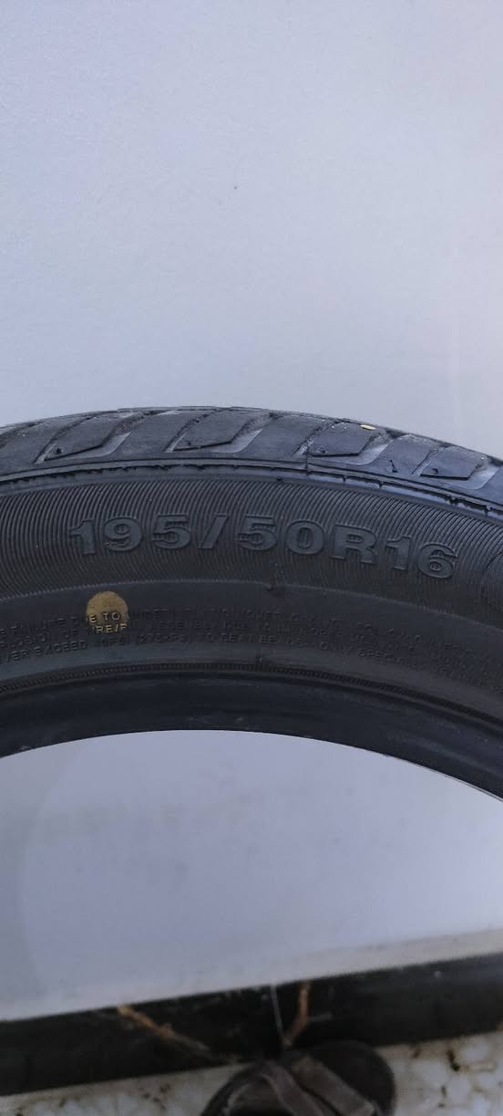 عندي 3 اطارات مال اكسنت قياس 16,50,195 نقشتهن عاليه  بس بيهن 2  من تنفخهن زايد  اصير بيهن عنجوره زغير وكلشي ما عليهن جنت شادهن ومشي عليهن الي يفيدنه  3 ب25 نهايتهن *********** نجف
