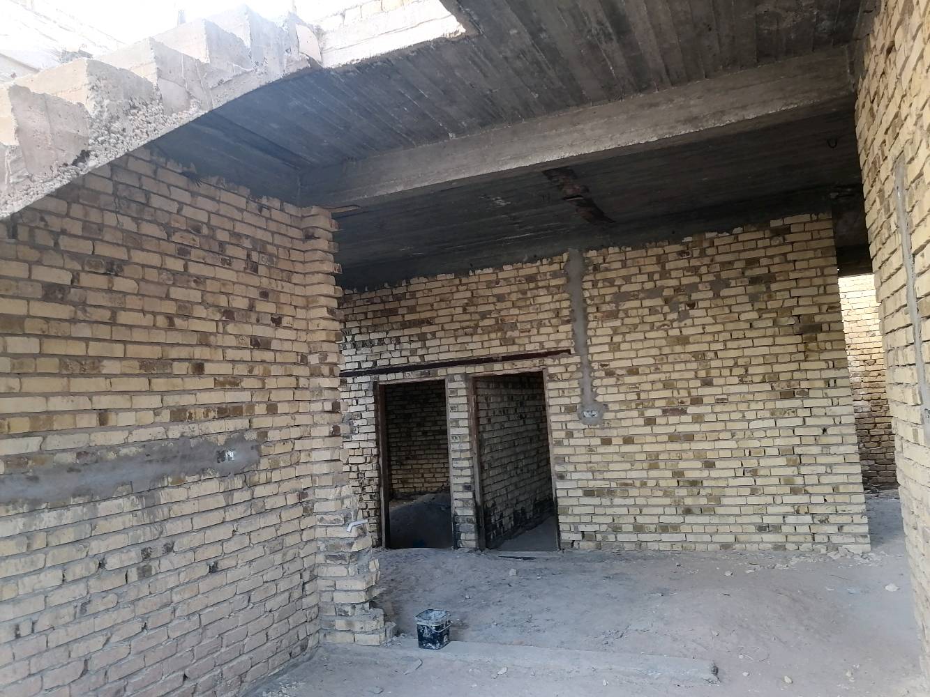 بيت طابو زراعي للبيع 200متر البناء طابوك الأساس صب السقف صب يحتوي البيت من استقبال +مطبخ حار وبارد+صاله كبيره غرفتين ثلاث مكشوفات حمام مرافق داخلي وخارجي النجف شارع المعمل قرب جامع الخزاعل