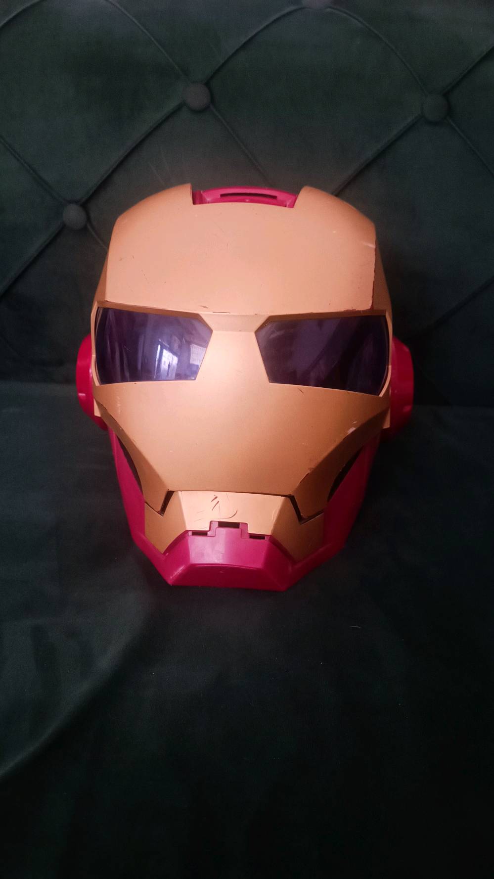 للبيع خوذة آيرون مان (Iron Man) الأصلية من شركة Hasbro.
المميزات: تحتوي على مغير صوت ومؤثرات صوتية شغالة وبحالة ممتازة (يوجد فيديو توضيحي للصوت).
الحالة: مستعملة بحالة جيدة، والخوذة متينة والجمل الصوتية تعمل بشكل ممتاز.
السعر: 15,000 دينار عراقي (قفل).
للتواصل: ***********