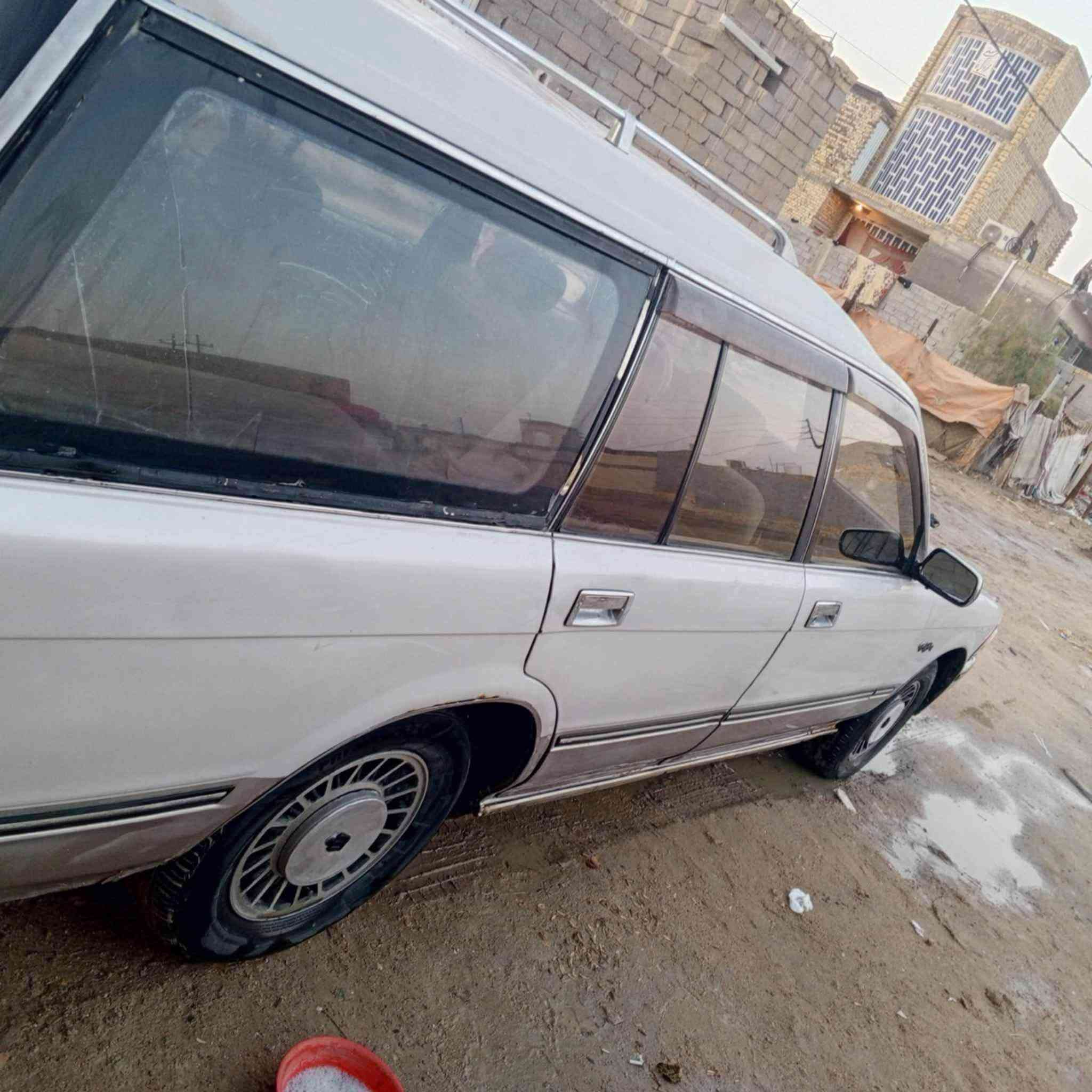 سيدان • مديل ٩٠ • مكينة مكفولة
