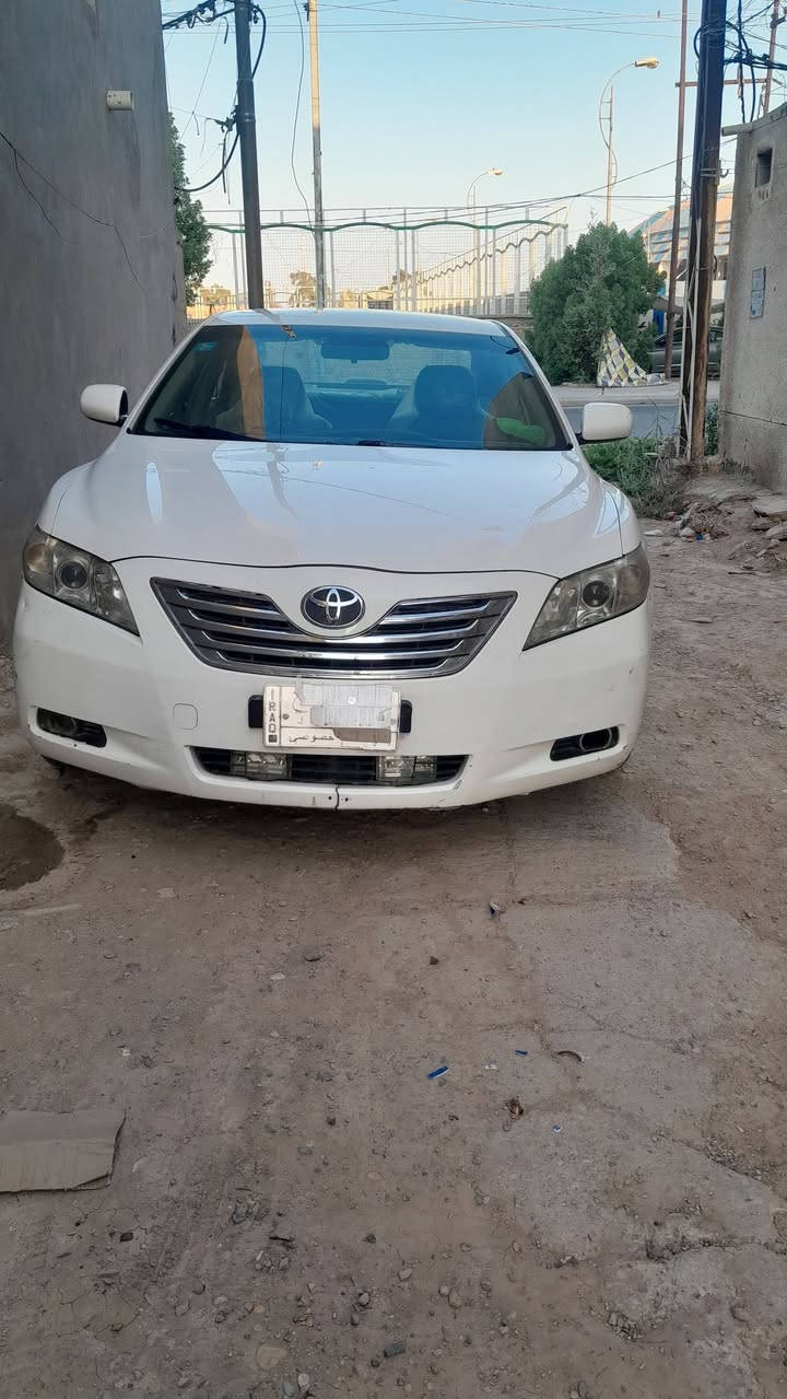 كامري ٢٠٠٨ رقم بغداد مشروع وطني باسمي عنوان الكوت لا صبغ ولا ضربه وا رد خليجي مكينه ٢٤٠٠  الاتصال على الرقم *********** ابيض اللون
