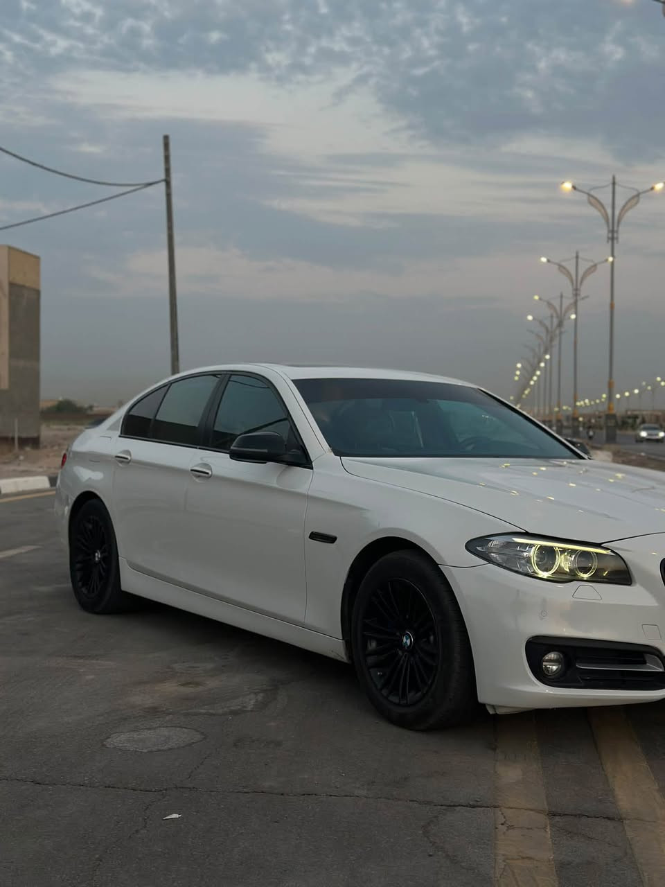 Bmw f10 520i 2014 وكالة العروش 
مكينه 2000تون بور تيربو 
مكفوله كفاله عامه 
ماشية92الف كيلو 
السياره جديد مغلف البجم وداخل السياره كل مغلف 
مواصفات bmw معروف خير من الله 
فتحه 
شاشة 
حساسات امامي خلفي 
مري شفط 
بردات عدد 5
جام اوتو 
لايت زنون بلادي 
داخل بيجي 
 السياره مخزونه جانت بسليمانيه 
رقم اسليمانيه باسمي ‬ ‭***********‬
السعر 190
