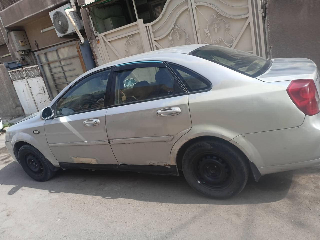 السلام عليكم
دايو أوبترا للبيع گير اوتو
محرك وگير مكفولات
دهن گير جديد اصلي 
تبريد ثلج راديتر جديد 
ادامة للبريك وبلكات وباتري جديد 
صدر جديد 
رقم بغداد  ومصفرة هيئة وغرامات وبإسمي السيارة 
السعر 52 وبيها مجال 
رقمي واتساب ***********
