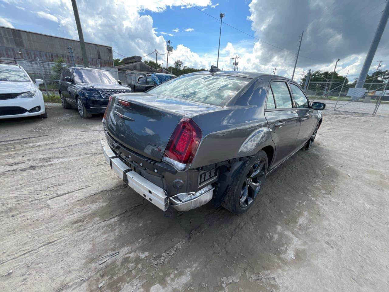 السلام عليكم 

اوباما 2022
فئة S300 
صور الضرر ورقم الشاصي بلمنشور

المواصفات 
بانوراما 
شاشه 
بصمة 
نقطة عمياء 
شفتات ستيرن 
كشنات تدفئة 
تشغيل عن بعد 

رقم الهاتف ***********
السعر235 كركوك, العراق
