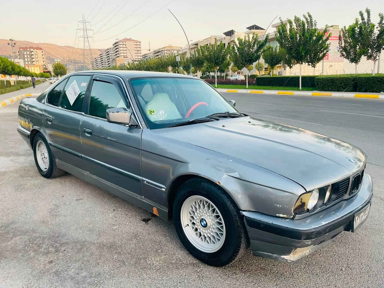 سەرەتا بەناوی خوا ماشاللە لەماڵی هەموو لایەک 
BMWبۆفڕۆشتن 
نموونه يي نيه له جوانيا
مۆدیل 1991ئارم پلاستيك هه وليره به شه رتي ئارموو ئه وه ليات   
مکینە 525  كپس ديجيتال گیڕ عاديه   به شە رتي گيرو مه كينه هه لمي نيه
كاره باهي هه مووگياني ئيش دكات 
دوو جام كاره باهيه  لآيتت زينونه قفل مركزيه گيچه  كاني هه مويي ئيش ده كاتت
گه رمي و سيدي هه موو شتيكي مزبوتت 
چوار تايه و ويلي زور باشه
سه ياره كي تا بليت توندوو تووله مالي دوسته 
هيچ ده عمو ليدراوي نيه پيشو دواهي كه پسه
نرخ (( 21گلا معامه له يكي برايانه)) 
***********
***********
