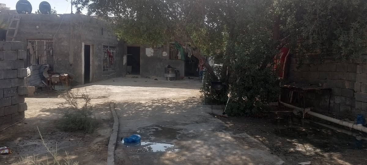 بيت للبيع مع مشتمل مساحة 400 للبيع عنوان حي الجهاد الزنابرة للاستفسار أتصل ***********
