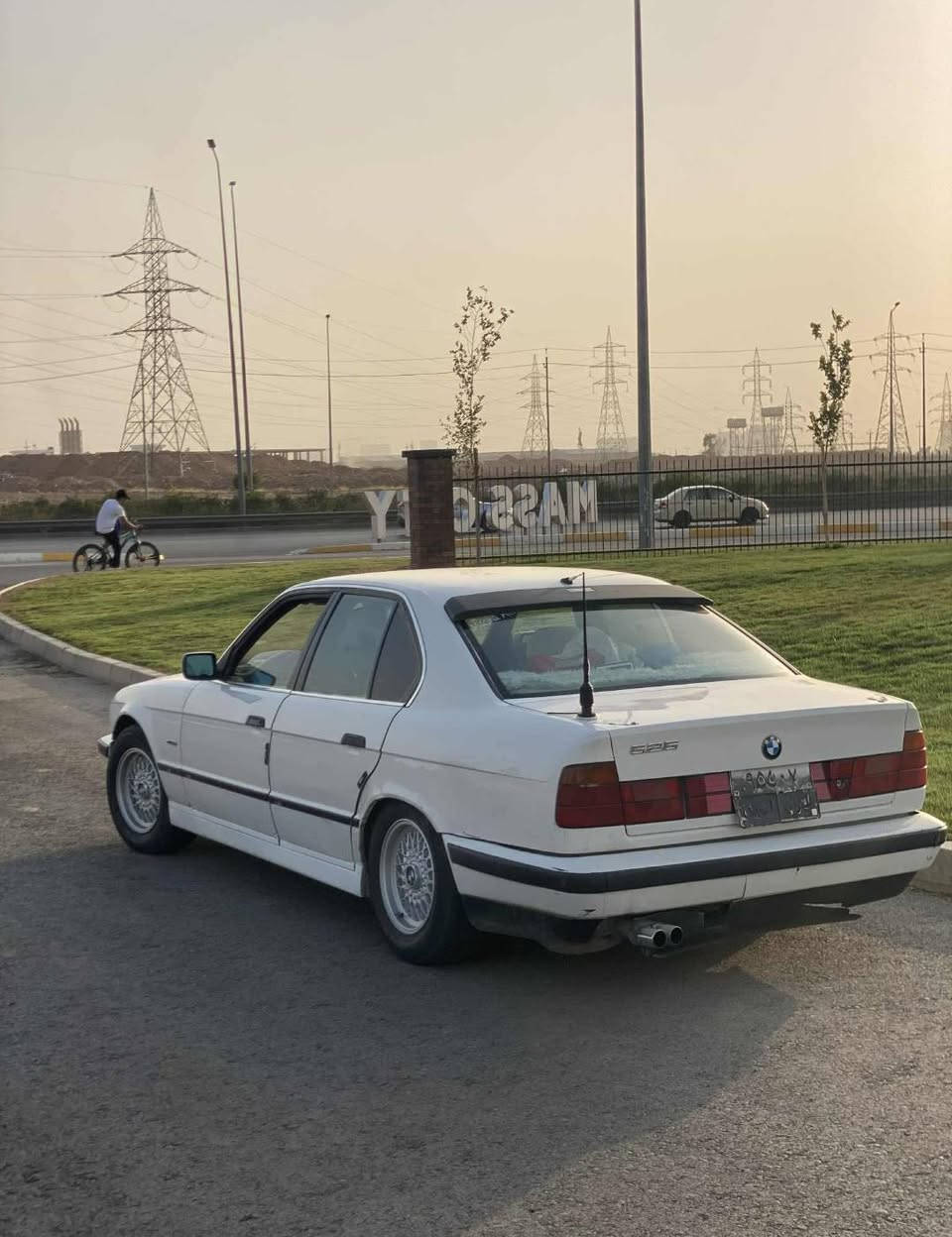 بۆ فرۆشتن
بیئێم 1992 مەکینه 520 گێڕ عادی
سبوغ بیلادی یەك پارچە سبوغ ناو غورفەی جلدی سپی
تا یەکانی نوێنه تازە بۆم بەستاوە
لایت ئەلقەو زەڕبی ناو ڕەش
تەبرید لەگەڵ سویچ + دوگمەی AC تایگەری بەسەردا ڕژاوە لەکار کەوتوە
مەکینەی کەوەری لەحیم کراوە ئاو نەقس دەکات

نرخی 38 وەرەقە و معامەلەی برایانه
شوێن هەولێر 

ژمارە مۆبایل *********** + ***********
