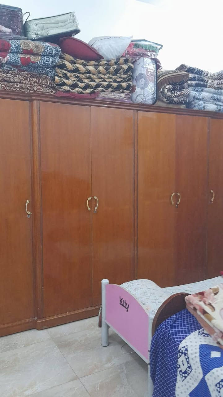 السلام عليكم غرفة للبيع الاتصال على الرقم ***********
