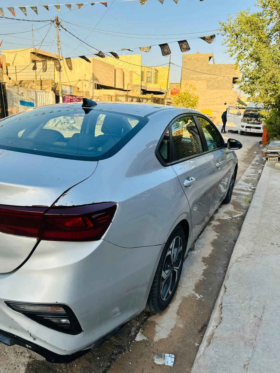 🚘للبيع او للمراوس بأحدث 
كيا فورتي موديل 2021
رقم بغداد نكليزي باسمي 
مكينة 2000 دوش،  كير CVT وارد أمريكي، نص فول، السيارة استخدام شخصي.
بيها حادث سابق قبق جنطة، وضربة بالعراق، وبيها قطعة وحدة صبغ.
🔄 المراوس على سيارة أحدث
فورتي أو النترا، والموديل الأحدث يكون أفضل.
💰 الفرق نتفق عليه حسب السيارة وحالتها.
الجاد بالمراوس يدزلي تفاصيل سيارته وصورها
***********
