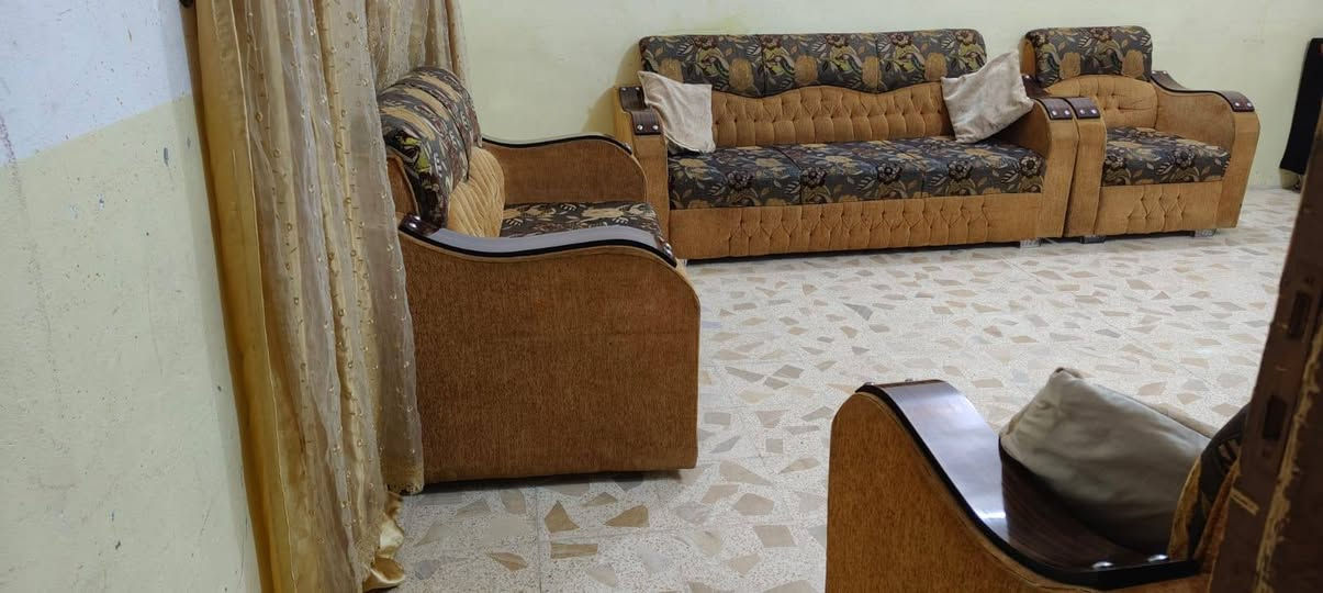 كنب ١٠ نفرات • عدد ٢ • نظيف