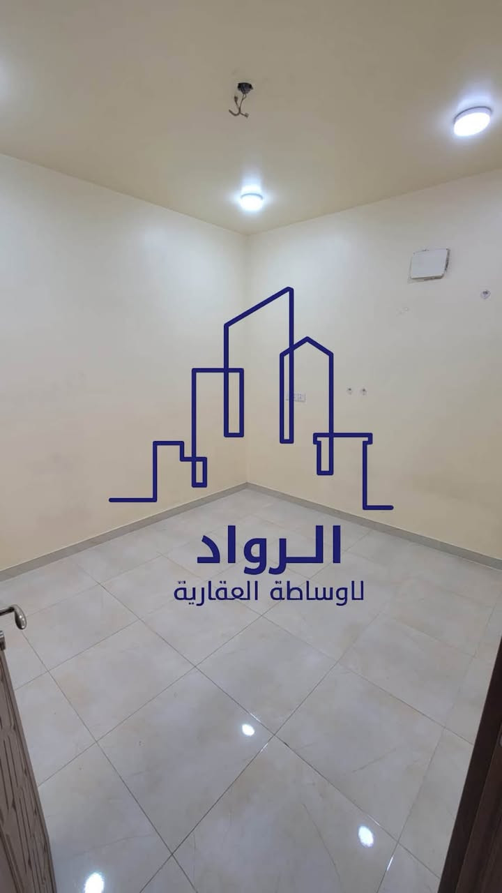 🏠 للإيجار في السيدية | الأربعمية | مساحة 125م²
✨ مشتمل طابق أول فوق الأرضي
✨ نظيف جداً
✨ معزول عزل تام

🔹 يتكون من:
🛏️ غرفتين نوم
🛋️ صالة
🍳 مطبخ
🚿 خدمات
🌤️ منورين عدد 2
🏡 سطح

📞 للاستفسار والتواصل:
***********
***********

📲 متوفر واتساب

🏢 مكتب الرواد للوساطة العقارية
📍 الموقع: السيدية – الأربعمية

🔑 تتوفر لدينا كافة عروض الإيجار والبيع في منطقة السيدية
💰 وبحسب كافة الميزانيات
