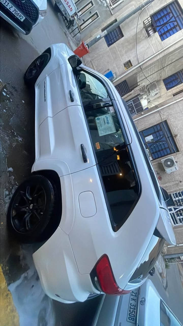 السلام عليكم جيب شيروكي ٢٠١٨  كت srt ووياله srt 
بصمه 
كشن كهرباء 
شاشه وسط 
جنطه كهرباء 
تشغيل عن بعد 
٦ سلندر مبدل بساتم ١٤ 
فتحه شكل بدون
بيع او مراوس ب لاندكروز/برادو/ تاهو 
مكان بغداد شارع الربيع مطعم هي هي 
 واتس***********
***********
