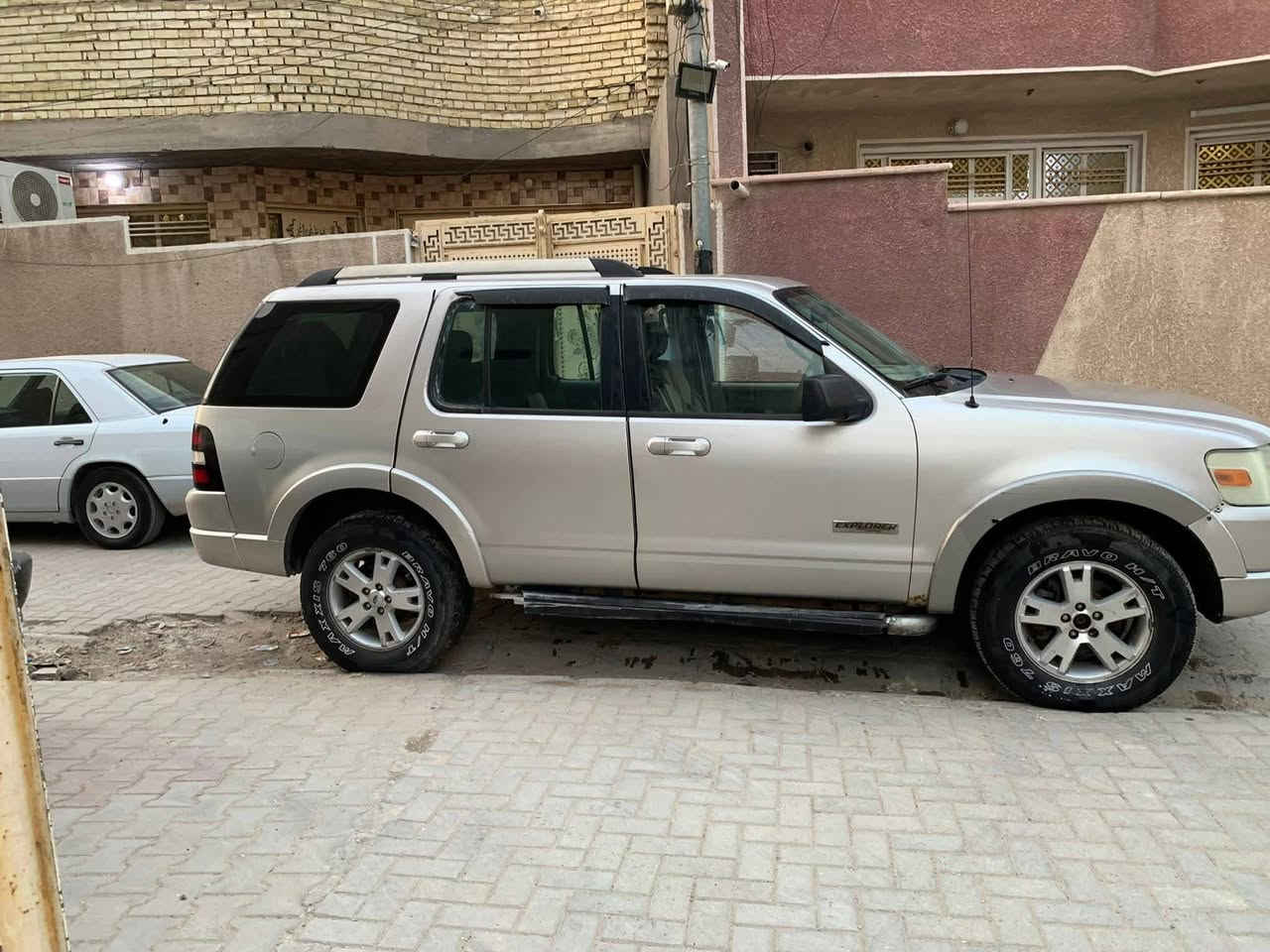 سلام عليكم للبيع فورد اكس بلاور مزاد  وزارة داخليه 
سيارة حلوه ونضيفه كله ع وضع لبلاد سعر 60وبيه مجال 
***********
