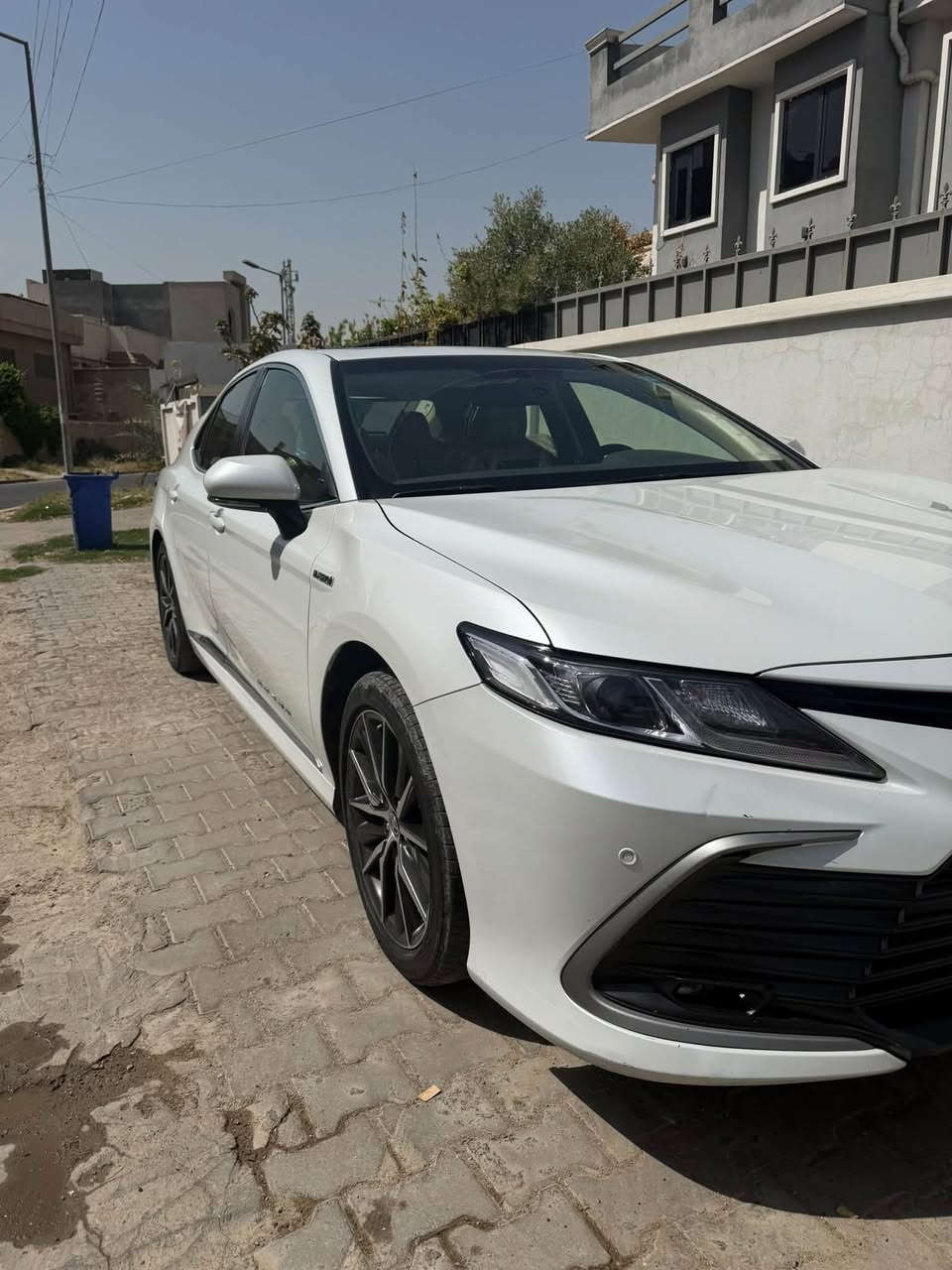 كامري ٢٠٢٤ Gle  فول موصفات وكالة عبد اللطيف مكفولة من الصبغ والتبديل فقط بارد بسيط بالباب الامامي والخلفي رقم بغداد ماشية ٤٠ الف جديدة جداً بحالة الوكالة بعدها السعر ٢٣٥ التواصل ***********
