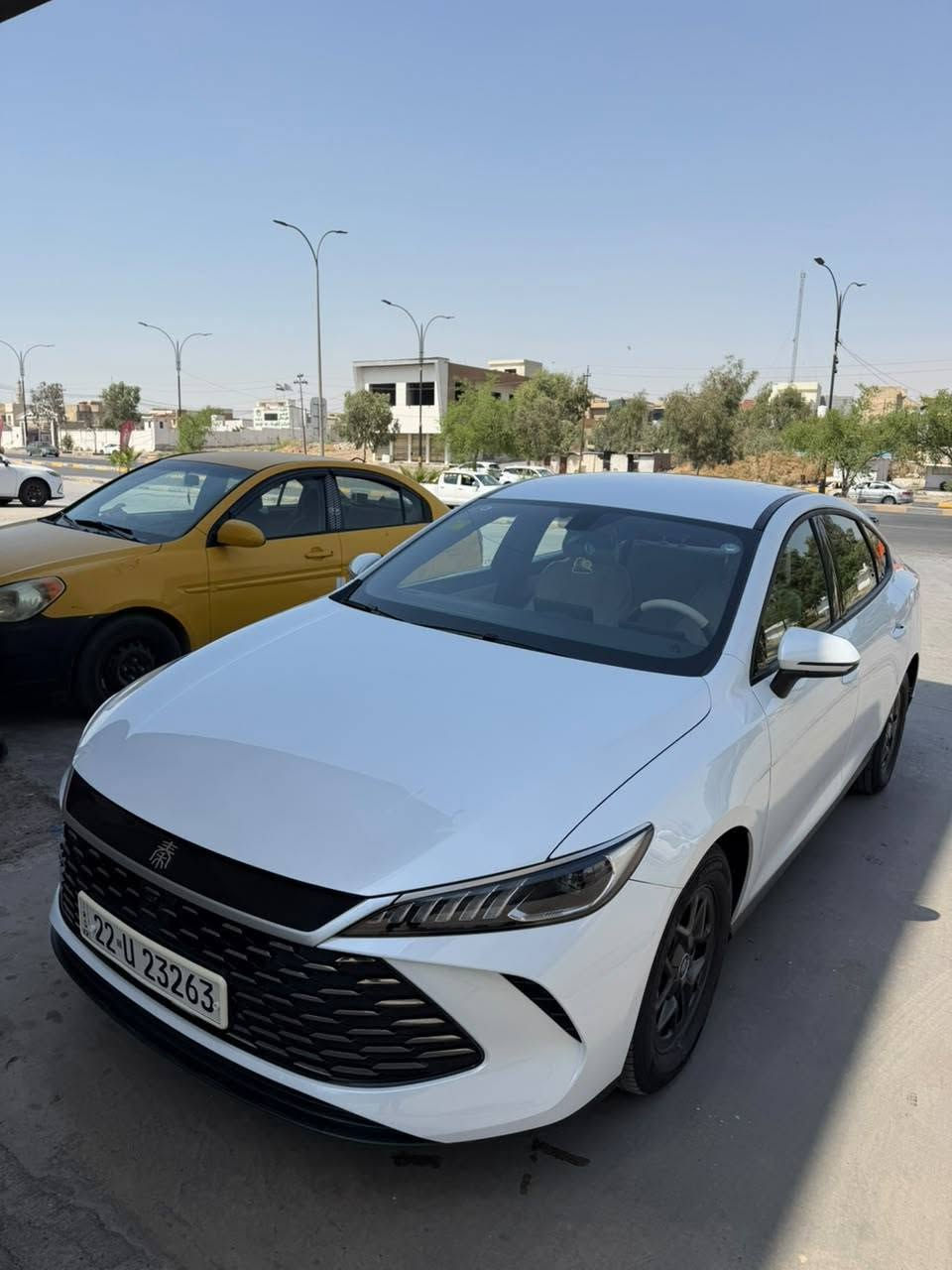 للبيع
سعر 133$
 جن  بلاص byd موديل 2025 
ماشية 27 ألف بانزين + كهرب
 كلها وضع شركة 
رقم اربيل دولي رقم وهزة وسنويه جديد شرط التحويل 
فول مواصفات بدون سلايت 
داخل ابيض 
🚫بدون صبغ .. بيها ملاحظتين فقط 
موصل الايسر 
***********
***********
يوجد بيع وشراء السيارات المتضررة والجديدة داخل هذه الصفحة

