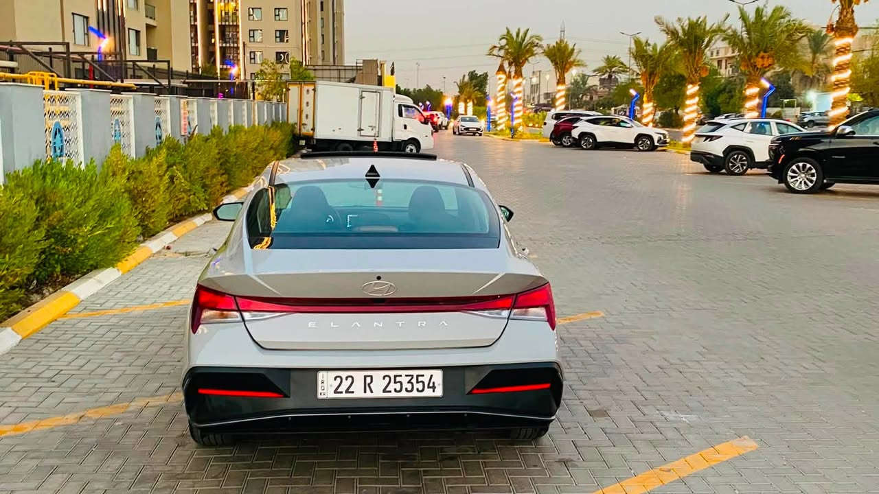 السلام عليكم (للبيع فقط ***********)
النترا موديل 2025 لون سمنتي سموك مميز 
دخول جديد قبل يومين رقمتها اربيل 
ماشيه 6 الف فقط بعدها زيرو وفول 1/1
حادثها موضح بالصور مقدمة البنيد فقط 
الشاصي والدواخل سليمه 100‎%‎ شرط السونار 
كل قطعها بلاديه وبدون تبديل اي قطعه
المواصفات 
🔹فتحة سقف سلايد 
🔹 بصمة تشغيل + بصمة ابواب + صندوق ذكي يفتح عند الاقتراب
🔹اناره على طول الدشبول متغيره 7 الوان
🔹شاشه كبيرة الحجم متصله 
🔹دشبول الكتروني متصل 
🔹محرك 2000 دوش المرغوب
🔹فول رادارات 360 درجه+تدفئه بالكشنات 
🔹كامره خلفيه + سستم صوت 
🔹كشنات مخمل + تشغيل عن بعد
🔹ويل كب سبورت رياضي بلادي 
وباقي المواصفات المعروفه 
السيار بيها فقط ايرباك ستيرن ومبدل شركه شرط الفحص 
السعر 165
مكاني بغداد المنصور / الداوودي 
***********
