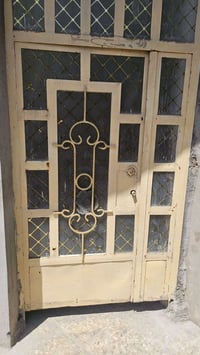 بيبان نضيفات رتفاع ١٨٥ وعرض واحد ٩٠ واحد ٨٥ والطلاقه وربع متر و١٠  بلك...