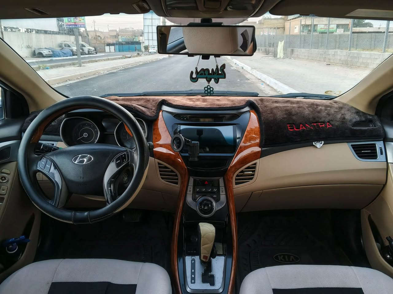 السلام عليكم 
النترا خليجي 2013 رقم بغداد بأسمي 
محرك 1600 فول مواصفات عدا البصمة. 
كير - محرك - تبريد - شاصي - لغد - تكم (كلة كفالة)   
والسونار مرفق ويا الصور فقط صبغ متكشر وعايفة مصابغة
 وواضح بالصور السعر 85 مكاني بغداد الحسينية
***********
