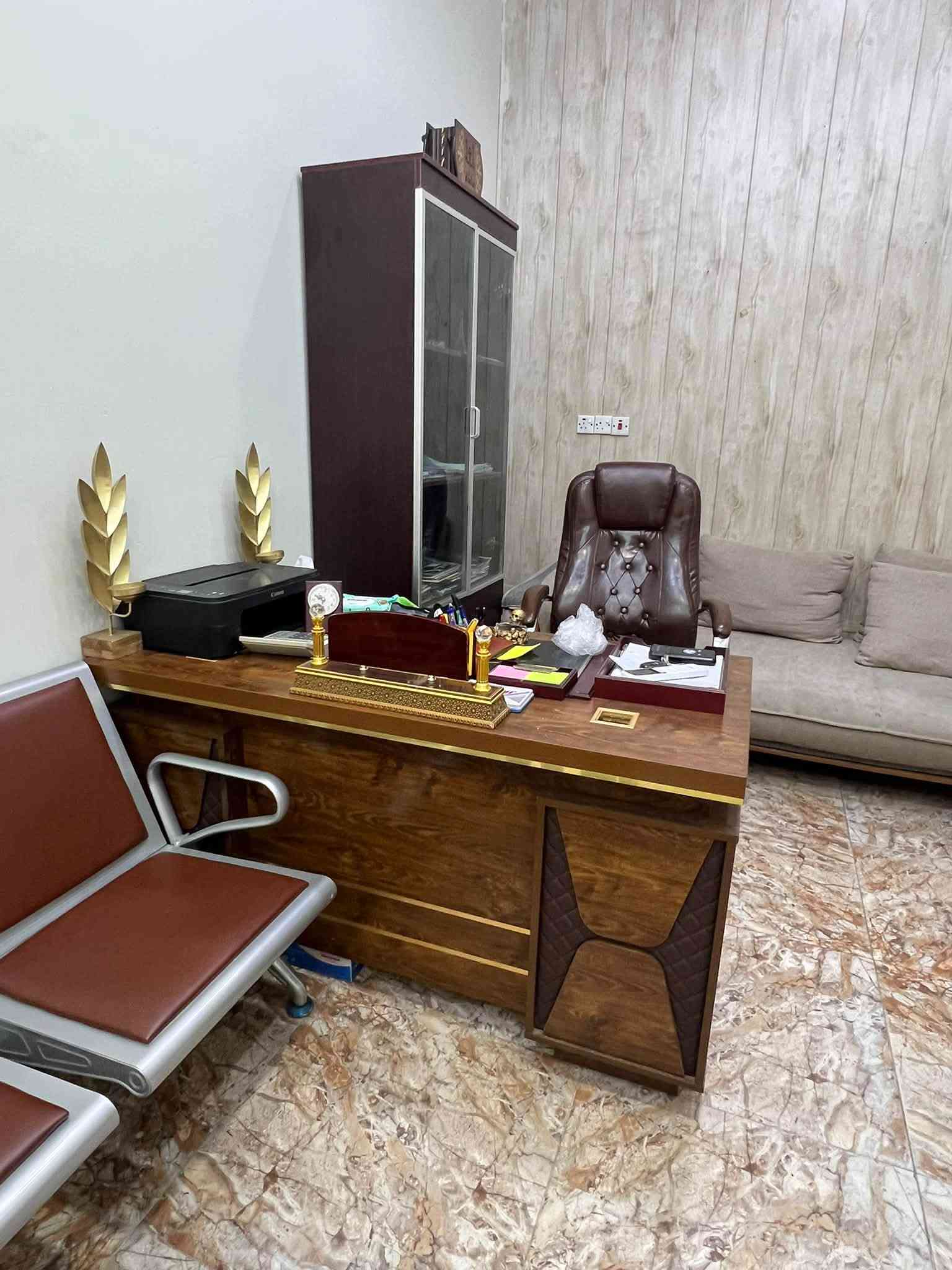 اثاث مكتب كامل • كورنر ٧مقاعد • كرسي جلد