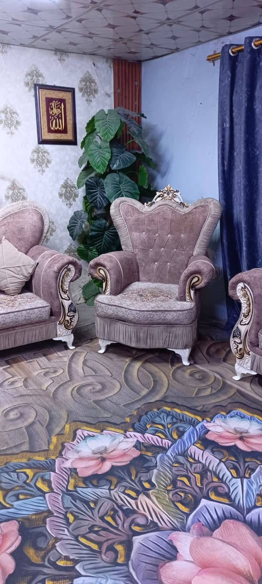 السلام عليكم تخم 10مقعد اخو الجديد اي ضرر مابي السعر 325وبي مجال المكان بغداد الكاضميه يوجد توصيل الاتصال ***********
