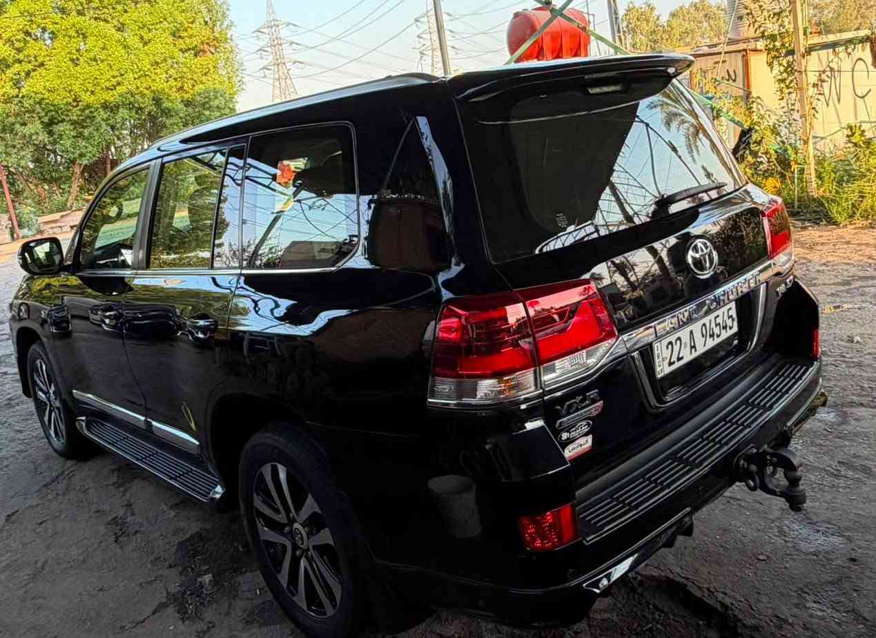 لاندكروزر 2019 (.  لكزس VXR ) 

ماشيه 162 ألف كم
رقم أربيل وباسمي
السيارة حيل نظيفة وكلشي عليها جديد
بيها شبر بالبنيد، بدون دواخل
المكينة والكير والحدادية كلها مكفولة
محرك وكير وواير بشرط مامفتوح
سنوية وهزة وكلشي جديد ومدفوع
السنوية باسمي بشرط التحويل والغرامة
السيارة ما بيها أي دينار مصرف من جميع النواحي
جميع التفاصيل ضمن شرط الفحص

السعر 🟩علق ستصل لك رسالة تتضمن السعر 
للتواصل ***********
