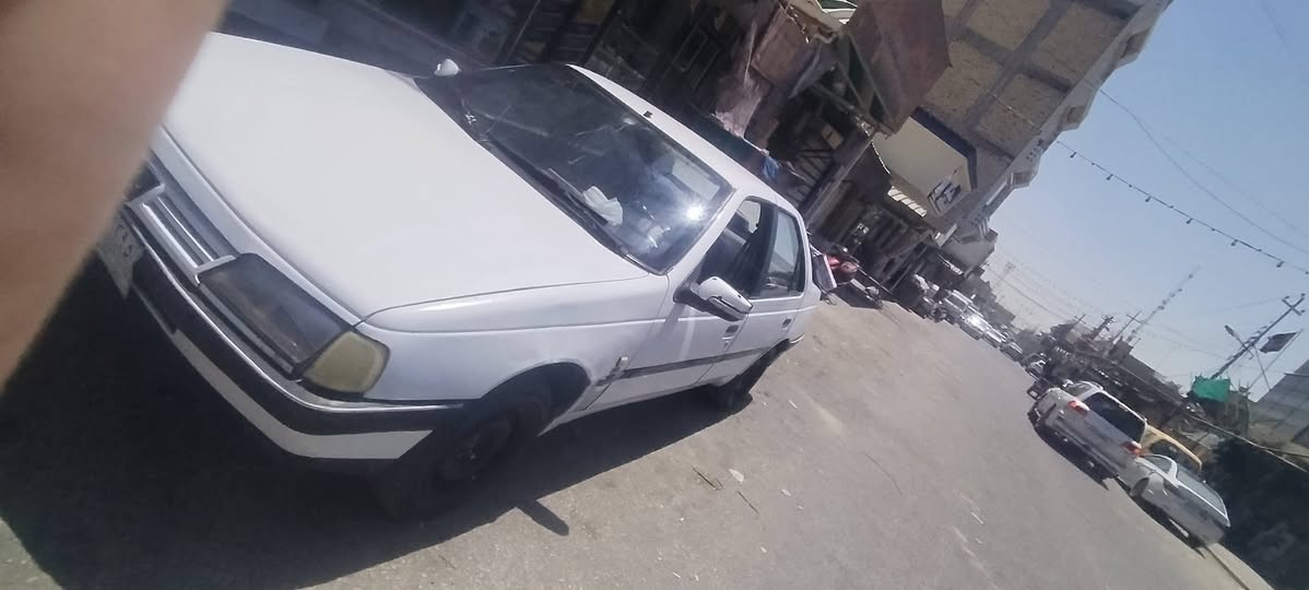 السلام عليكم اخوان سياره بيجو 405 لون ابيض سياره حلوه جاهزه من كل شيء كير مكينه تبريد حداديه تايرات نظيفات رايدها ب 35 بها مجال للطيبين عنوان النجف قضاء المشخاب رقم التليفون ***********
