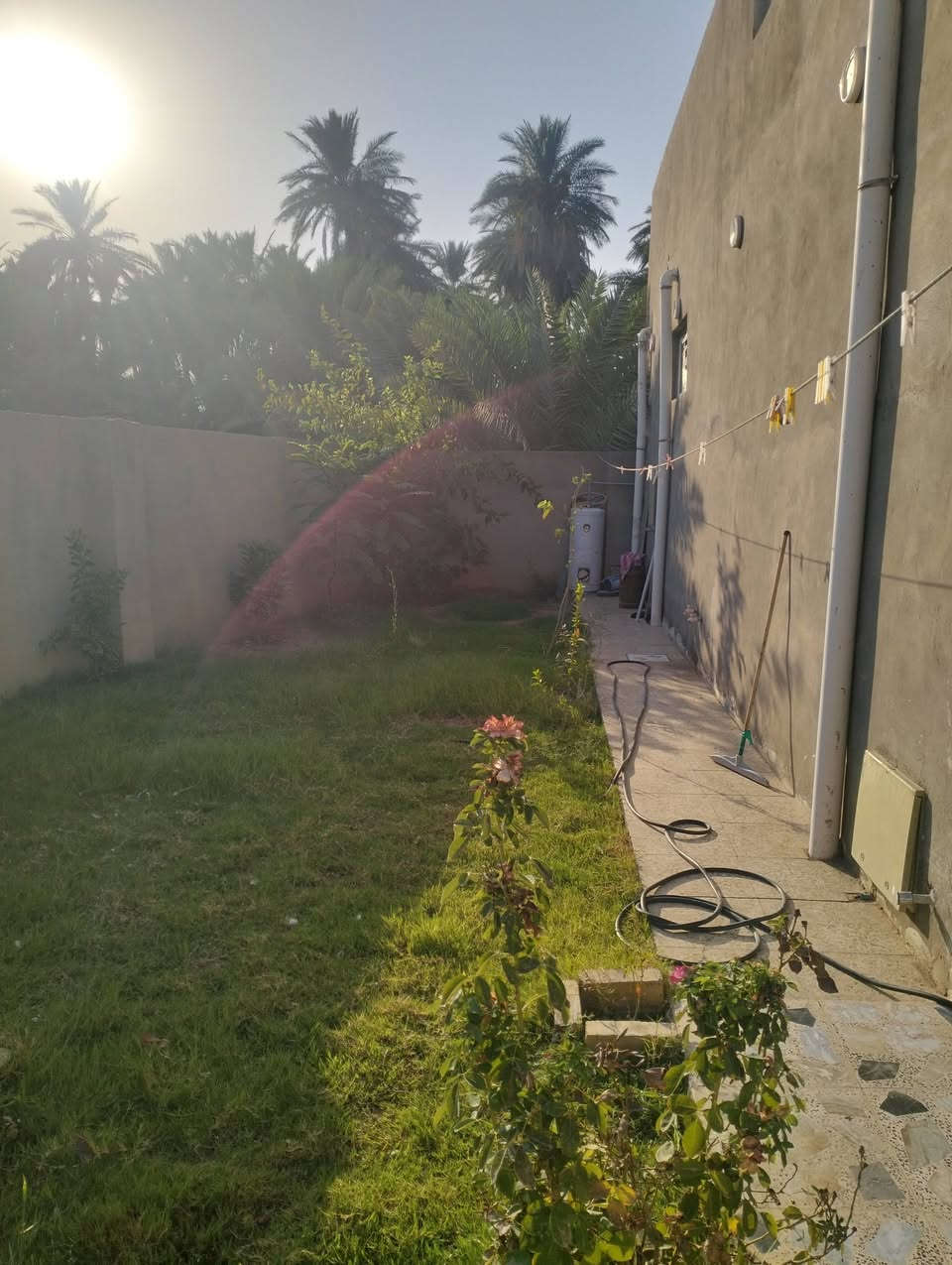 بيت للبيع مساحه 195 بناء  130 متر بصفه حديقه 65 متر بناء غرفه صاله هول مطبخ صحيات بناء حديث طابوك سقف مسلح صب  سند 25 عنوان كرادة شارع بيت خشان  مجاور شارع ابو زهراء ابو الحجامه سعر 75 وبي مجال  ***********
