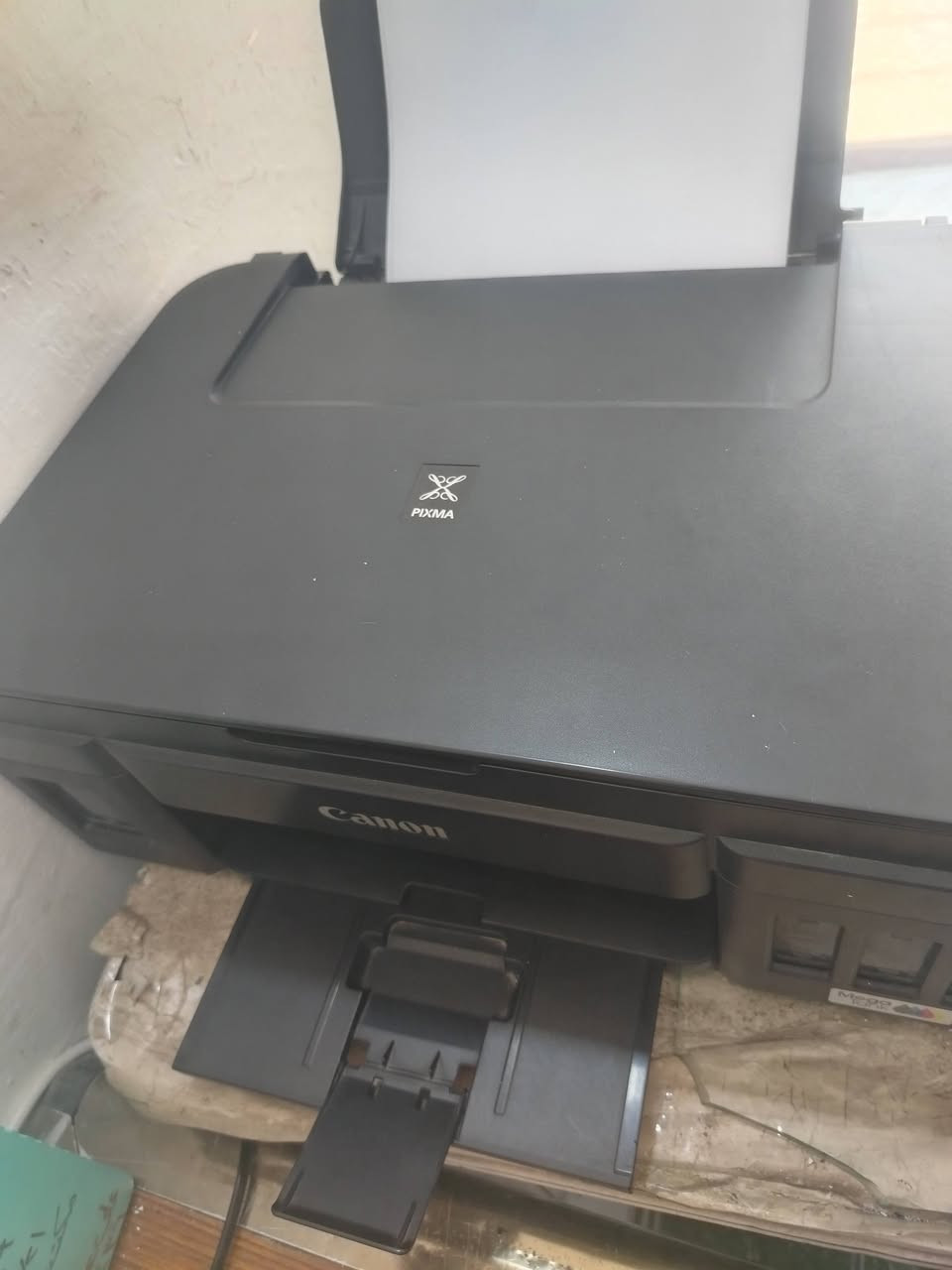السلام عليكم غراض مكتبيه للبيع
حاسبه hp
مواصفاته عاليه وتخبل
طابعه كانون A4 طباعته واضحه وتخبل ملون +عادي
جهاز كبس هواية حراري شغال ونضيف 2 مو واحد
+ يوبيس شحن يطول 3 ساعات شحن 
+مقص صور كبير وصغير  + ميز مكتبه 2
+ غراض مدرسيه دفاتر عادي واصلي
دفتر أبو ٦٠
دفتر ابو 100
دفتر سيم خشن ابو 100
مثل ما موجود بل صوره
 الشراري يراسلني خاص وتساب او يتواصل ويا خاص 
***********
