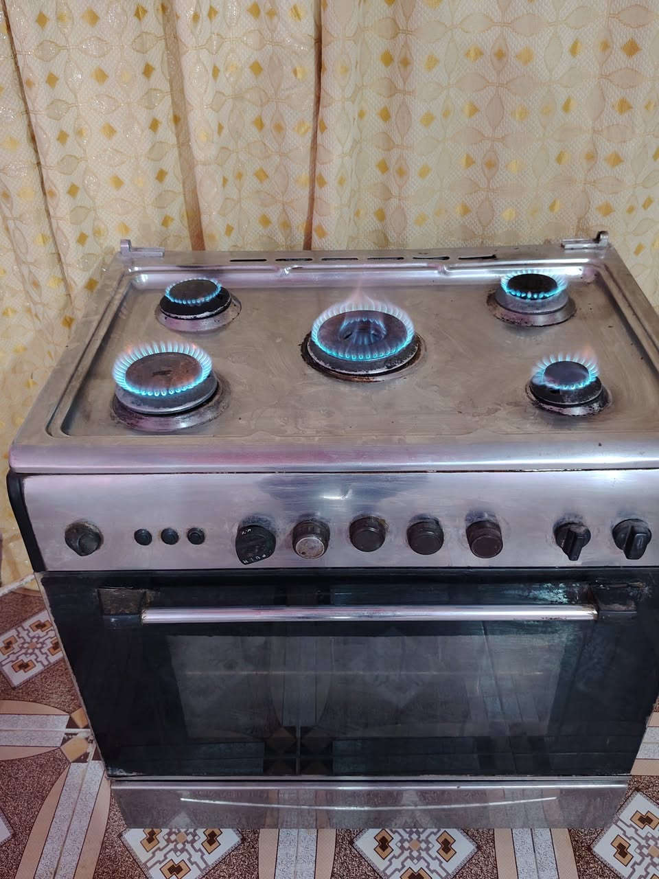 طباخ مصري 170وبي مجال نار زركه فرن شغال فوك جوه شراي يتفضل خاص ***********
