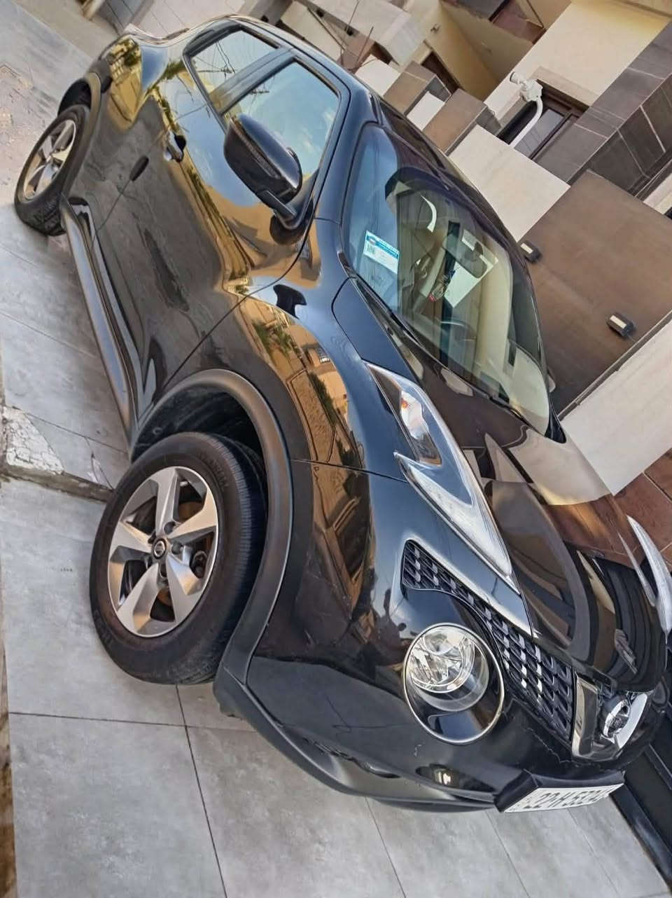 🚗 للبيع | نيسان جوك (Nissan Juke) موديل 2018 🚗
✅ اللون: أسود
✅ رقم: أربيل الجديد
✅ السنوية: مجددة لغاية 2031
✅ الممشى: 170,000 كم
✅ السيارة بدون حادث (كلين)
✅ هزة غير ساقطة
✅ السيارة تحتوي على رصعات
✅بيها بقع فضلات طيور بالسقف والبوند غير مؤثر على لون السيارة
✅الدعاميات مصبوغين بدون تبديل
✅ سونار (موجود بالصور) المكان المحدد بي طخة بس ماتبين لا خفيفة ومامعدلها ماتبين
المواصفات: ✔️ محرك 1.6   دوش اقتصادي
✔️3 انظمة قيادة نظام ECO وSport و Normal للقيادة
✔️ شاشة معلومات
✔️ شاشة تحكم تبريد وتكييف وانظمة القيادة
✔️ كاميرا خلفية 
✔️ تحكمات ستيرن
✔️ مثبت سرعة
✔️ بلوتوث وUSB وAUX
✔️ تبريد ممتاز
✔️مرايا كهربائية
✔️ مانع انزلاق
✔️كشنات تدفئة

السيارة بحالة جيدة وجاهزة للاستخدام، والمعاينة خير دليل.
مكان السيارة موصل
***********
***********
