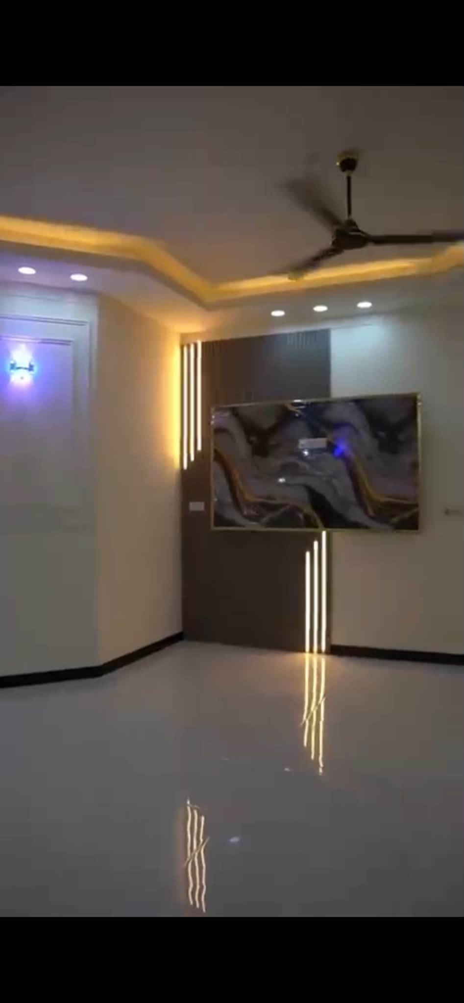 🏡 دار للبيع – موقع مميز جدًا

📍 الموقع: حي الصادق، ملاصق لمدرسة لارسا وعلى الساحة الكبيرة
📐 المساحة: 250 م

🔹 الطابق الأول:
• حديقة
• استقبال
• صالة
• مطبخ
• منور
• حمامات داخلية وخارجية
• غرفة

🔹 الطابق الثاني:
• 3 غرف
• صالة
• حمام
• إحدى الغرف بنظام سويت

📞 للاستفسار والتواصل:
***********
***********
