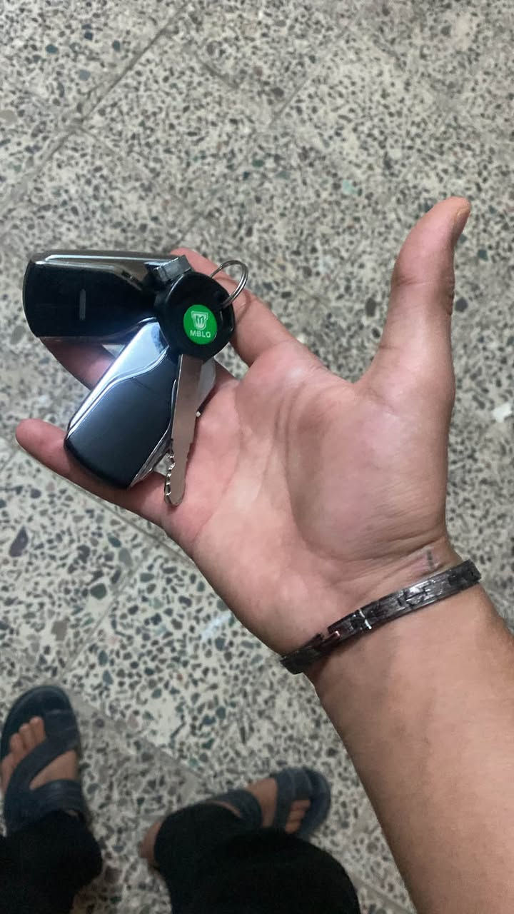 سلام عليكم حبايب سكنس صيني للبيع
الدراجه محركها كفاله عامه تجي تاخذها الاي مصلح اكفلك المحرك اي ضرر ما بيه والدراجه مزوده فج رياضي كامل ودبلات خلفي ويل امامي وخلفي تزويد بلاد والدراجه شوفت عينكم 
مكاني كربلاء ‭***********‬ متواجد عل واتساب
