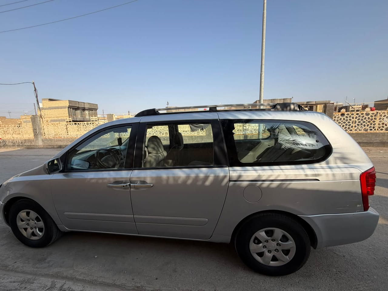 السلام عليكم
سيدونا موديل 2007
محرك 3800 
رقم بغداد نكليزي بأسمي 
السعر 122 وبيه مجال  

 العنوان السماوه قضاء الخضر 
***********

