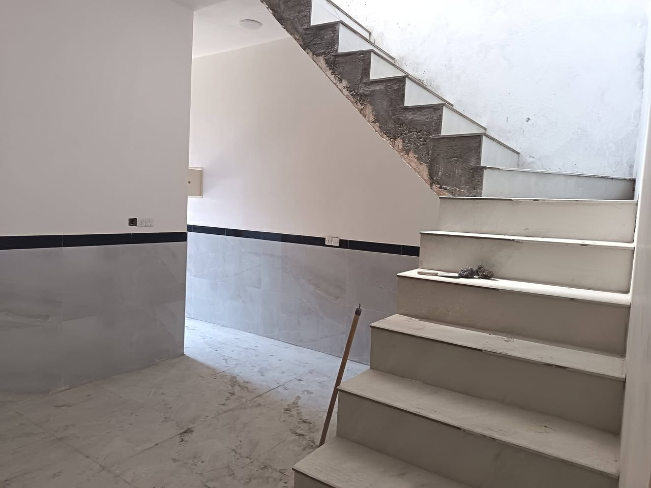 بيت للبيع  حولي مقاطعة ١٤ يم مدرسة الصينية مساحة ١٠٠   بناء حديث محد ساكن بيه  طابق واحد  استفسار اتصال ***********

