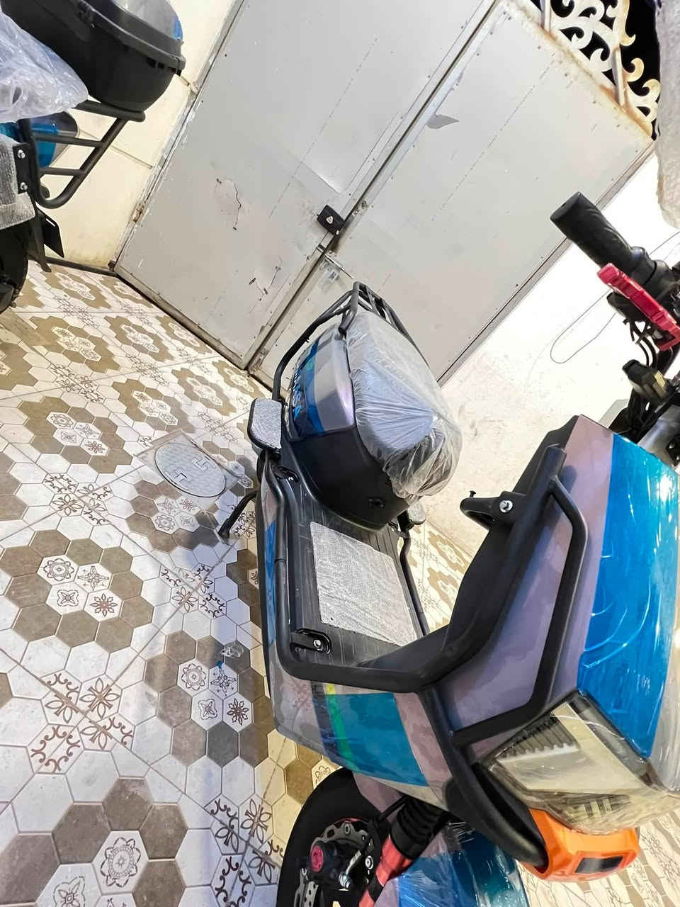 السلام عليكم 

دراجه شركة الماسا 💎 الدبدوب 

موديل2026

موطور بالكارتون جديد

(اخو الزيروو مستخدم شهرين مكفول حتى من شخط ...)

(بطاريات عدد 6 على فحص ) 

فول مواصفات  «ملف 3500W» 

(نظام  R) (نظام P)

(مخرج شحن USP) 

(سرعة 99) (سرع 4)

(مثبت سرعه)

(سماعات بلاتوث بلادي )

لايت زنون عالي ناصي 

اشاير يمنة يسرة دبل اشارة

السعر 625وبي مجاللل

الموقع داخل الرمادي 

الاستفسار :***********
