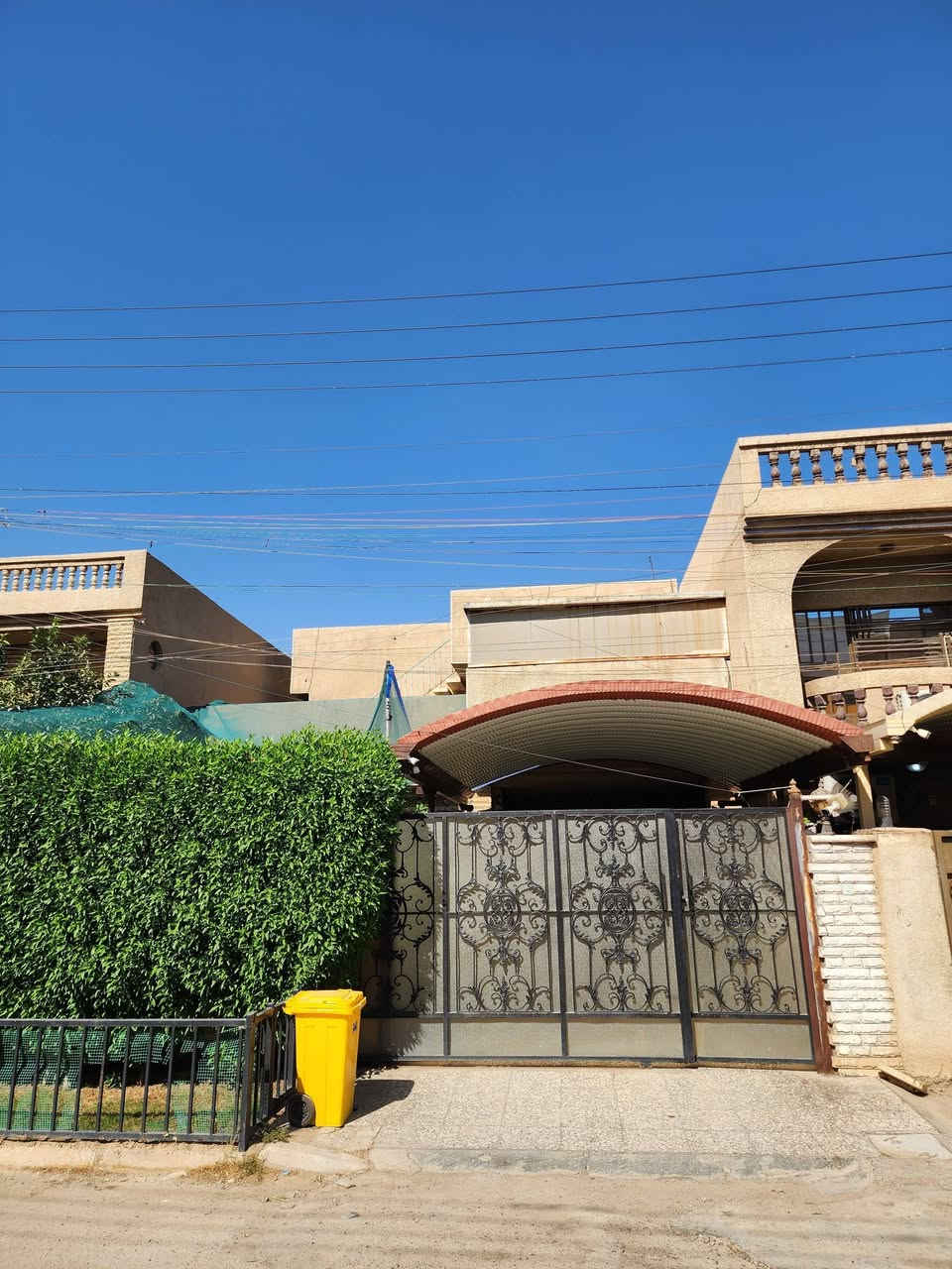 دار للبيع
دار للبيع في الشرطة الثانية مجاور جامع عمر بن عبد العزيز ( المربع الذهبي) مساحة ٢٢٠ م 
١٠ / ٢٢ ٣غرف واستقبال  ٢هول وحمامين ومرافق شرقي وحديقة واسعة وكراج يتسع سيارتين للراغبين التواصل يرسائل على الواتس اب 
***********
