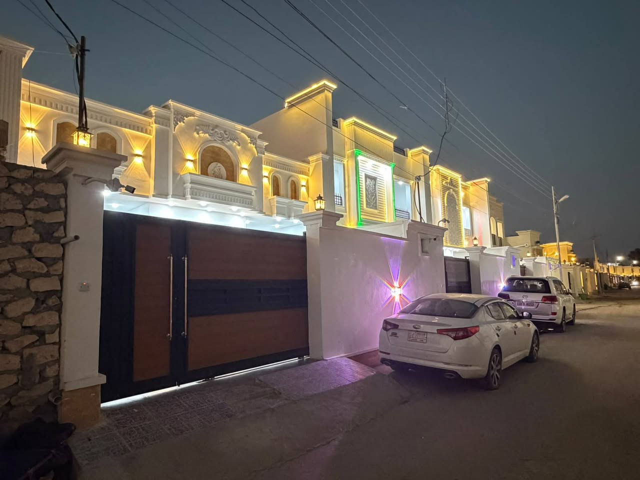 🏡 فرصة مميزة لاقتناء بيت راقٍ في موقع مميز – الرمادي شارع 40
إذا تبحث عن بيت جديد، راقٍ، وبموقع مميز يجمع بين فخامة البناء وحسن الموقع، فهذا العقار يستحق المشاهدة 👌

📍 الموقع: شارع 40 – قرب أثاث القند
📐 المساحة: 250 م²
🏠 الحالة: زيرو – غير مسكون نهائياً
🧱 نوع البناء: حجر درجة أولى
✨ البناء: مميز وراقي، مناسب لمن يبحث عن السكن والاستقرار بمستوى يليق به.

🔥 بيت جديد بانتظار أول ساكن…
موقع ممتاز، مساحة جيدة، وبناء من الحجر درجة أولى، ليكون خياراً مميزاً للسكن العائلي الراقي.

💰 السعر: 185 مليون دينار
🤝 قابل للتفاوض للجادين

📞 للاستفسار 
التواصل معنا - ***********
