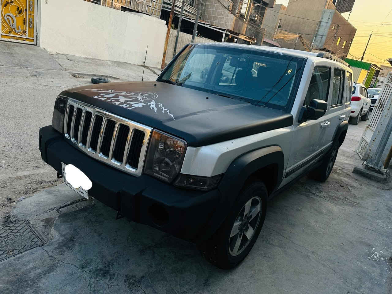 جيب كوماندر للبيع موديلها 2008 رقمها بغداد
كشرها مثل ما موضح بالصوره وداخلها هم جديد 
3 قطع تبريد 7 راكب .... يحتاجلها فقط مكينه ابيع على هذا الوضع حجمها 3700 يعني بس خلي مكينه وباقي السيارة شغاله..... السعر 53 وبيها مجال 
مكاني بغداد اتصل *********** بغداد, العراق
