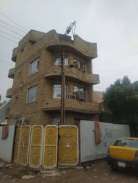 بيت للبيع مساحة ٦٥متر ٤ طوابق ركن الارضي يحتوي على صالة 4.5*5متر وخدما...