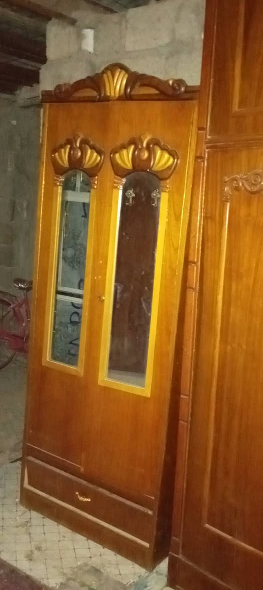 السلام عليكم زبأنا بيع وشرئ كافت الاثاث المنزلي  نبيع ونشتري وراوس مع دفع الفرق اي شي عندك ارسلي  خاص لعنوان اول متنزل جسر الرازي للستفسار او مراسلت الصفحه *********** واتساب حياكم الله
