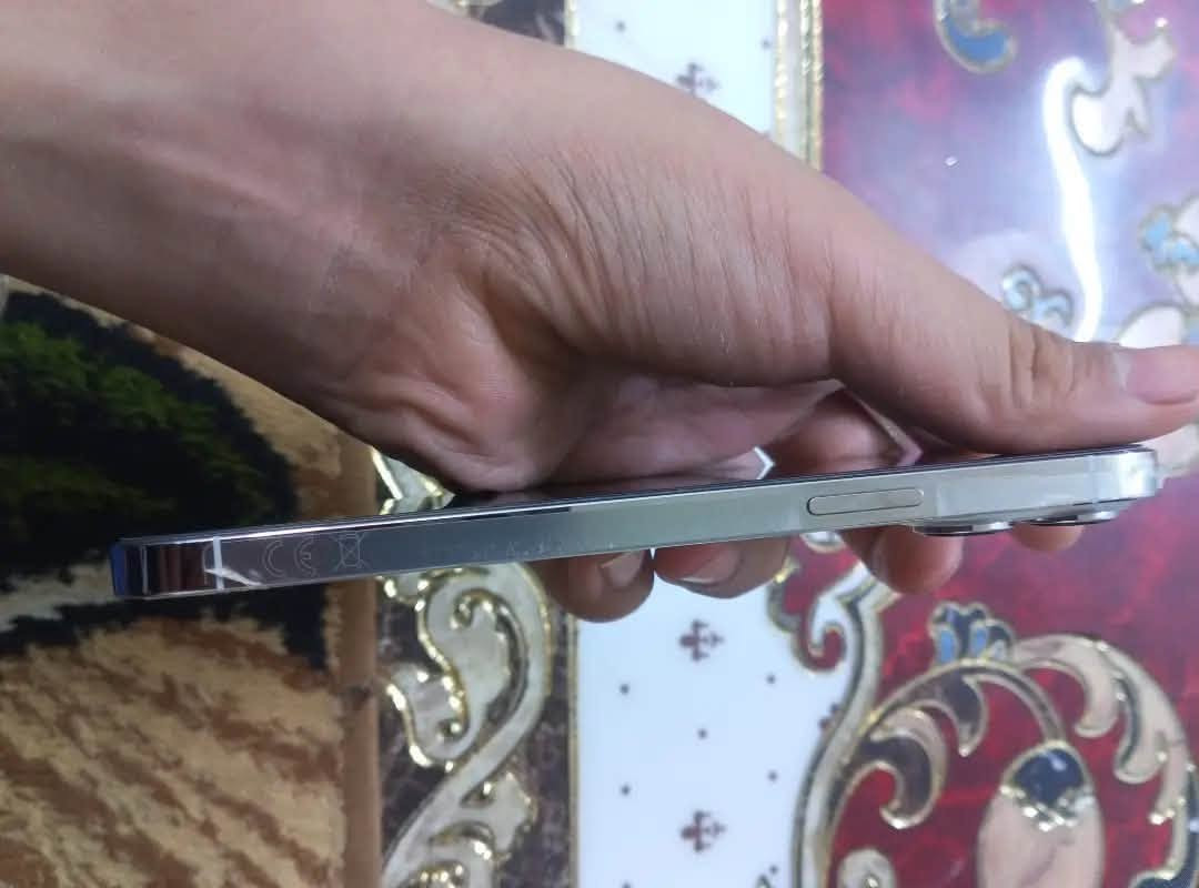 سلام عليكم 13برو ماكس  شرق اوسط ذاكره 256بطاريه 86بلاديه تليفون بعده لزكات  شركه الله يشهد نضافه 100 ملاحضه التليفون راكع وكامرته الاماميه بيه غواش قليل جدا السعر 775 وبي مجال شي بسيط الاستفسار اتصل ***********

نص مكتوب في الصور:
- 85 9:11 حول الاسم iPhone إصدار iOS 26.7 اسم الطراز iPhone 13 Pro Max رقم الطراز MLLC3AA/A الرقم التسلسلی MQ733R62FF الأغاني 0 الفيديوهات 0 الصور 4 السعة 256 غ.ب. متوفرة 236.01 غ.ب. عنوان Wi-Fi 5C:50:D9:16:26:A6 Bluetooth 5C:50:D9:25:F3:57 البرنامج الثابت للمودم 5.51.03
- 9:20 81 حالَة البَطارِيّة والشَّحن كما هو الحال مع البطاريات القابلة لإعادة الشحن, بطارية الهاتف قابلة للاستهلاك وتصبح أقل فاعلية مع الوقت. معرفة المزيد... الحد الأقصى للقدرة 86% هذا قياس لقدرة البطارية مقارنة بقدرتها عندما كانت جديدة. قد يُسبب القدرة المنخفضة بتقليل ساعات الاستخدام بين عملية الشحن الأخرى. أقصى قدرة للأداء تساعد الأنظمة المضمنة في النظام والمكونات في تخفيف آثار الأداء التي قد تلاحظها أثناء التقدم الكيميائي في عمر بطارية iPhone. شحن البطارية المحسن للحد من استنزاف عمر البطارية, يتعلم الـ iPhone من عادات الشحن اليومية, بحيث ينتظر ولا يتجاوز 80% حتى يحين موعد حاجتك إلى استخدامه.