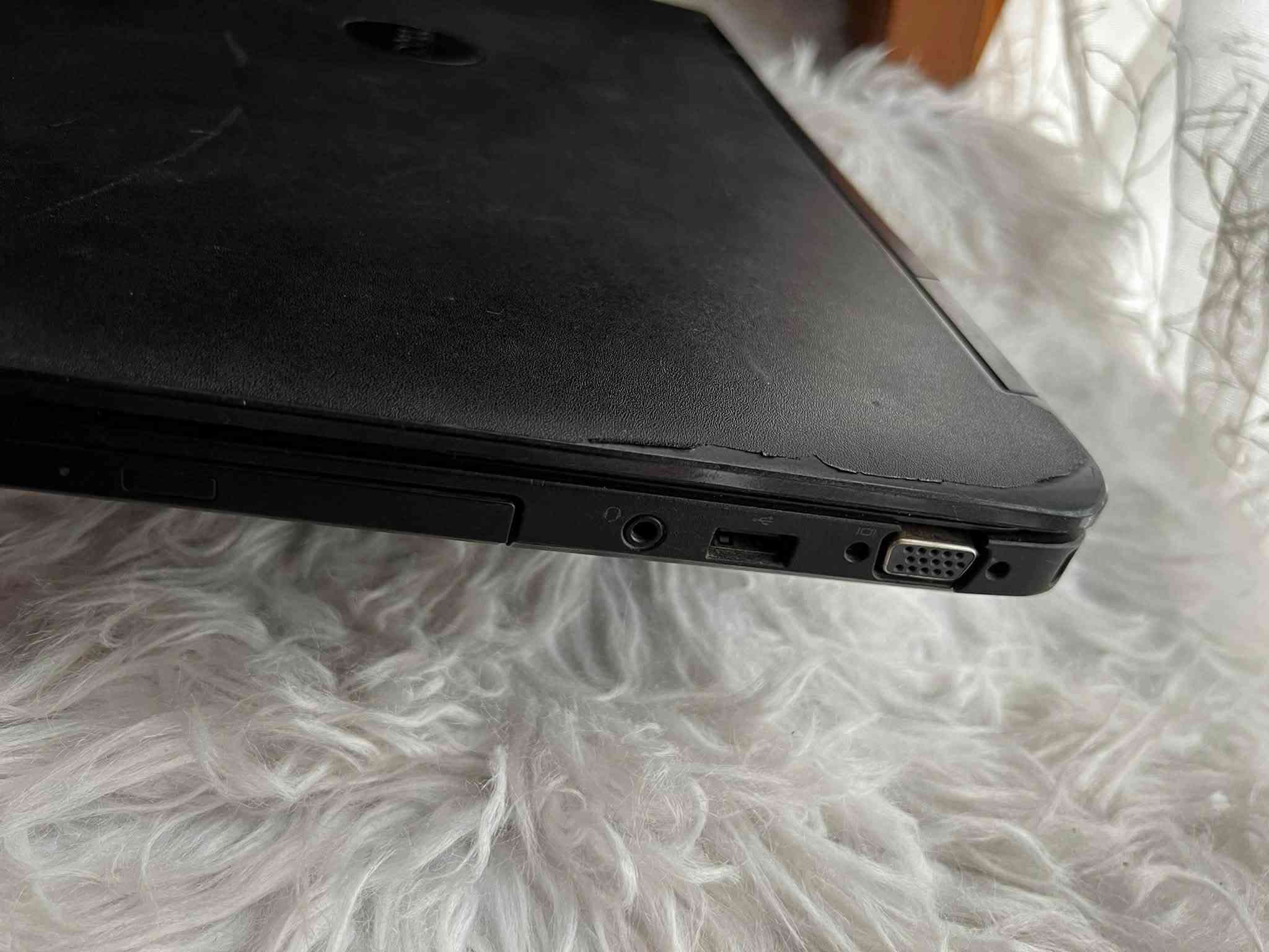 لاتيتود E5540 • i3-4010U • ٤ جيجا رام