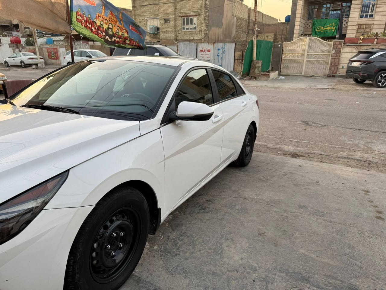 النترا هايبرد ٢٣ 
 أبيض فول فول مزوعه 
بدون ايرباك
ماشيه ٣٣ ميل  
مكاني الأمين الثاني 
***********
