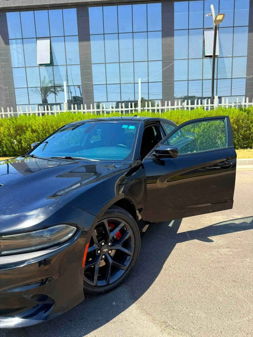 � للبيع دوج جارجر GT – نظيفة ومرتبة 🔥
للبيع دوج جارجر GT، سيارة مرتبة وحلوة، استخدام شخصي ومناسبة للّي يريد سيارة   وحالتها زينة وجاهزة للاستخدام.

مواصفات السيارة:

• محرك 3.6 V6

• قوة تقريباً 300 حصان

• كير أوتوماتيك 8 سرعات

• دفع خلفي

شاشة كبيرة.

• كاميرا خلفية

• بلوتوث وUSB

• مثبت سرعة

• تحكم بالمقود

• مكيف أوتوماتيك وبارد

• تشغيل زر/بصمة حسب المواصفات

• زجاج ومرايات كهرباء

• جنوط GT

• أنظمة ABS وESP

• وسائد هوائية

• داخلية مرتبة ونظيفة

تفاصيل السيارة:

📅 الموديل: [2023]

]

🎨 اللون الخارجي: [اسود]

🚗 الحوادث: [صبغ بيها بنيد و تبديل قطعتين شركة جاملغ وجاملغ ثاني اماميات]

📋 الفحص: متوفر للجادين

السعر : ٢٠٨

السيارة نظيفة ومرتبة، والمكينة والكيركفالةه

تفاصيل. اكثر ***********

مكان السيارة  بغداد سيدية
