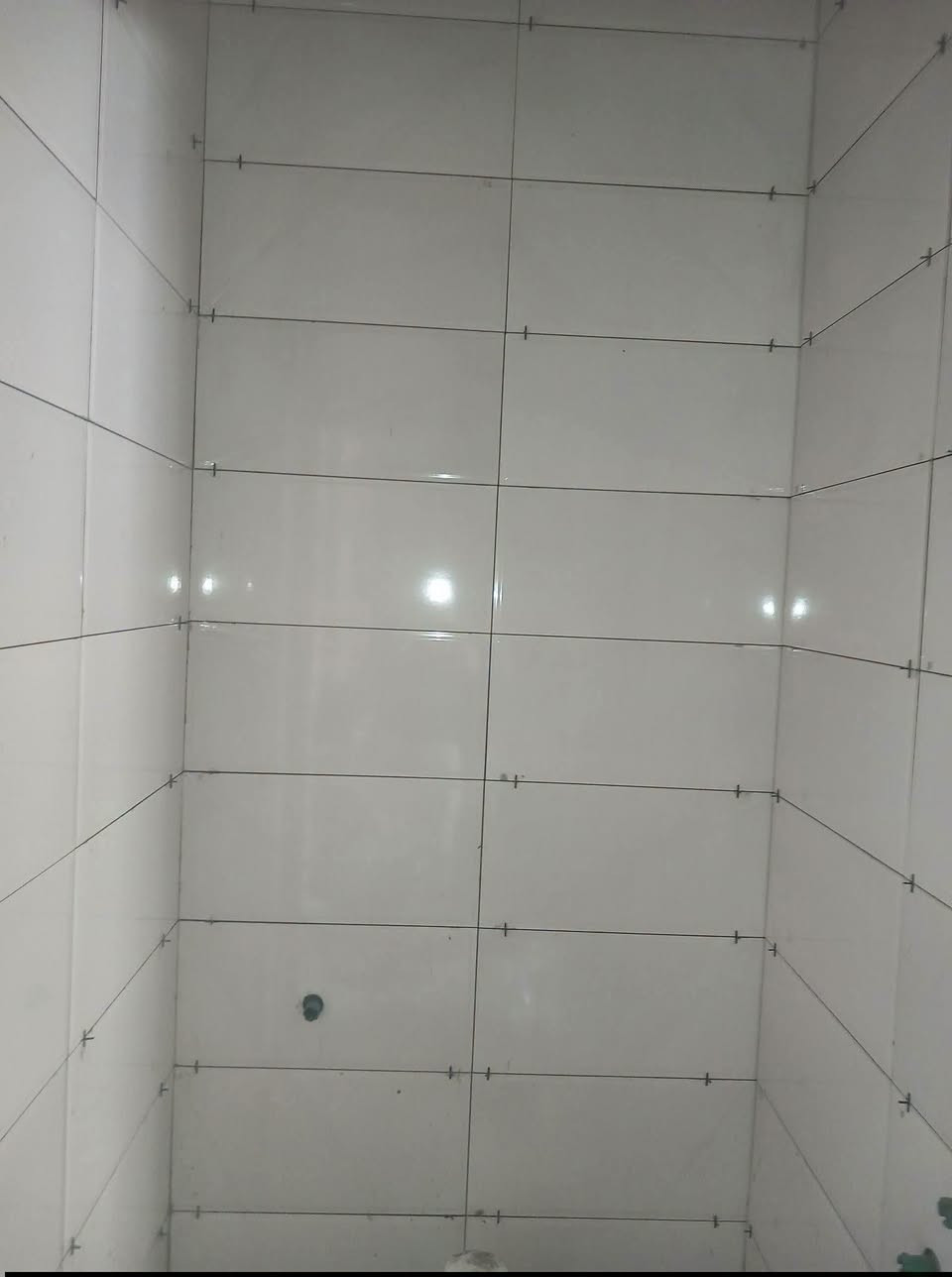 عمل البورسلين والسيراميك والمرمر والواجهات والتصاميم الهندسيه وتصفير الارضيات
بأسعار تنافسيه ودقه وألتزام في العمل والتسليم 🏦
 للتواصل اتصال ***********
او واتساب ***********
 #العراق #كربلاءالمقدسه
